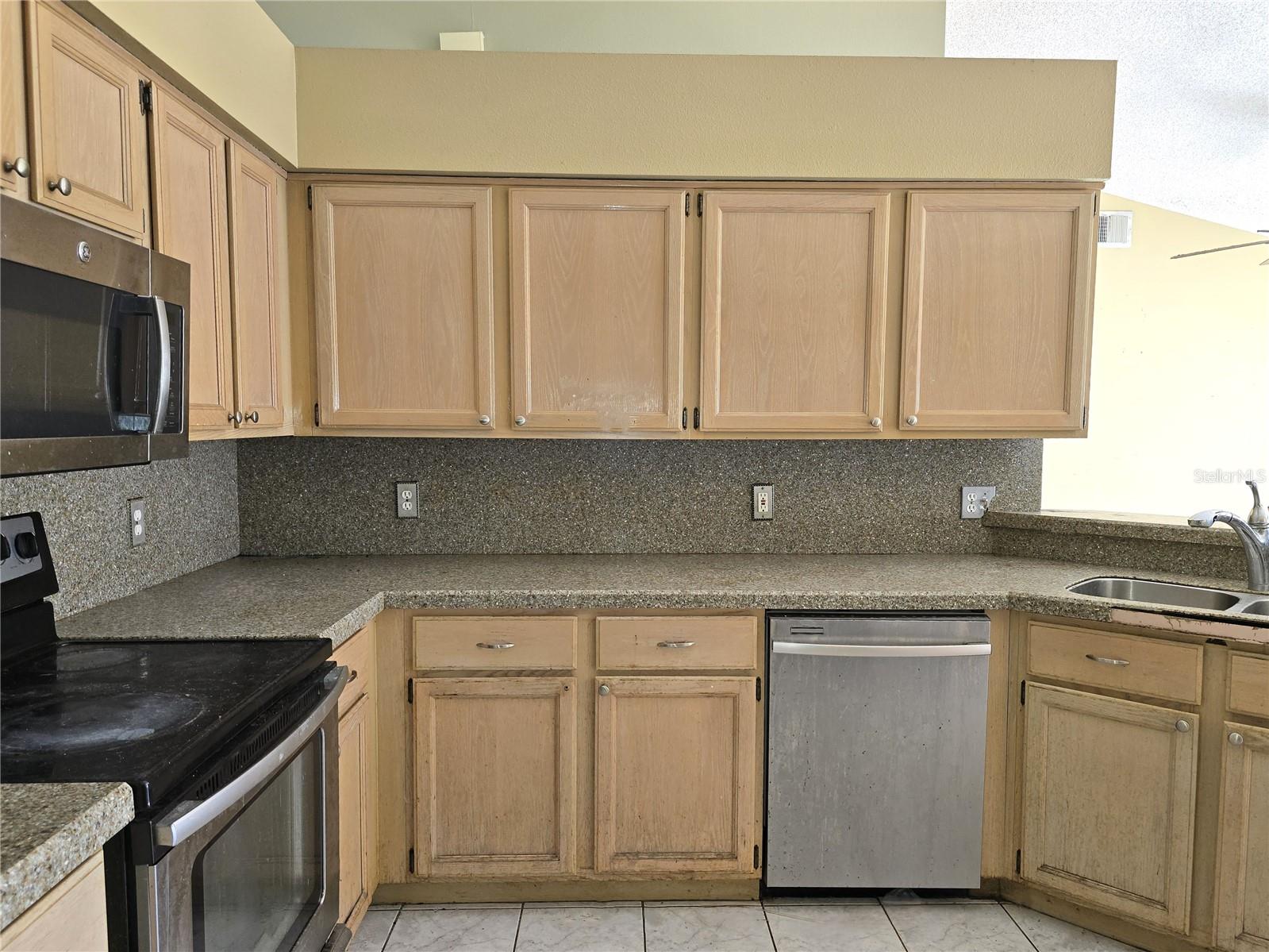 Image 7 of 34 For 8312 Fort Clinch Avenue