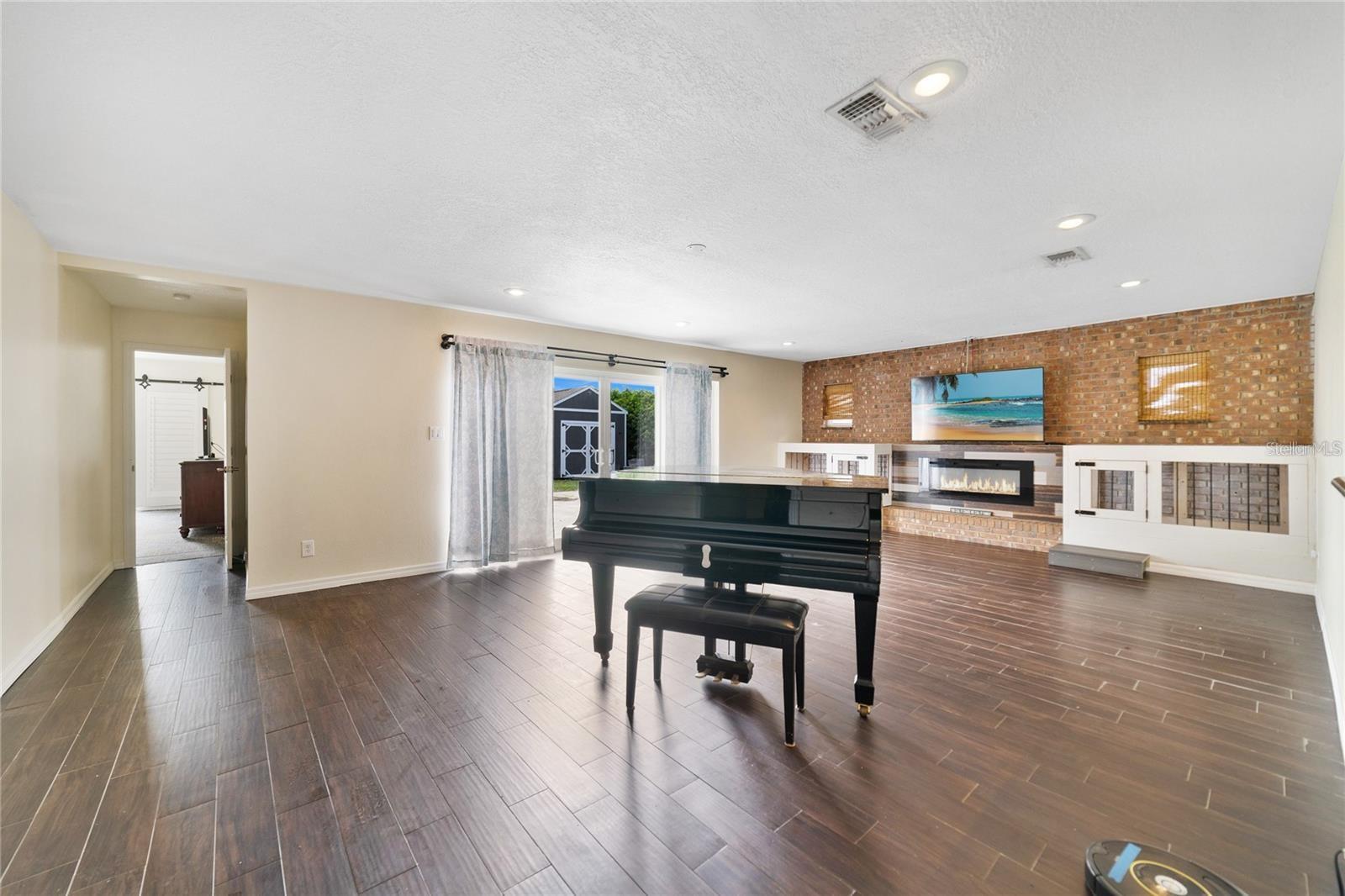 Image 11 of 40 For 33 Ortman Drive