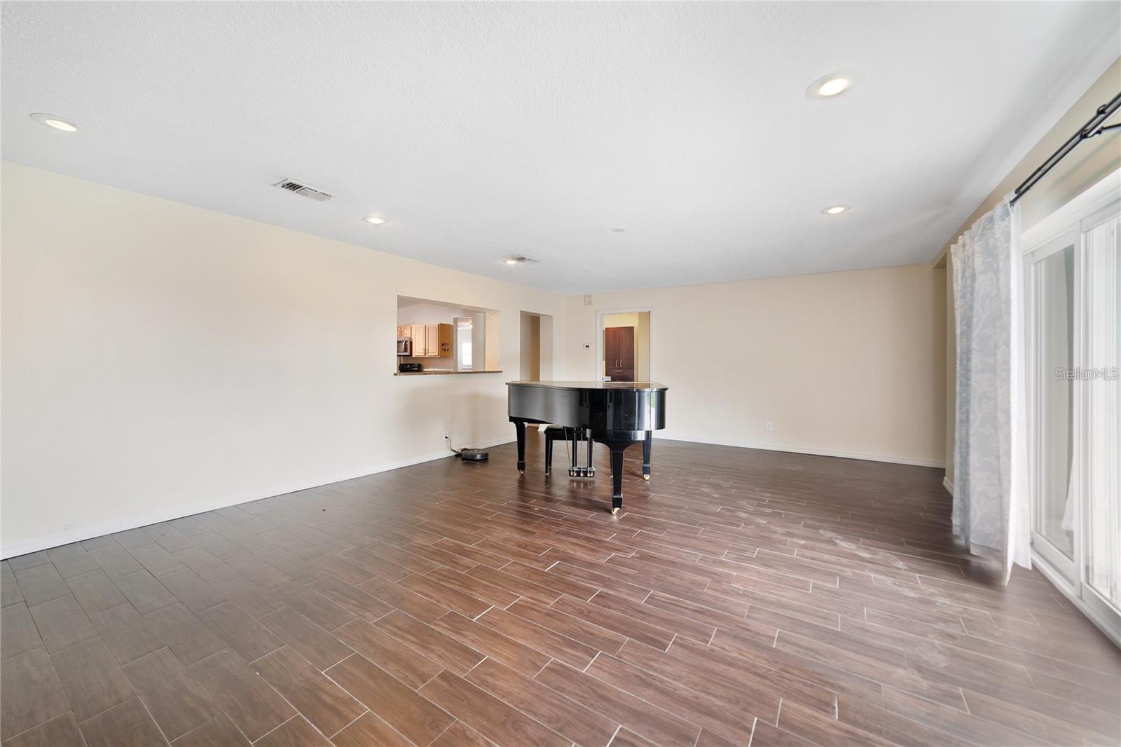 Image 18 of 40 For 33 Ortman Drive