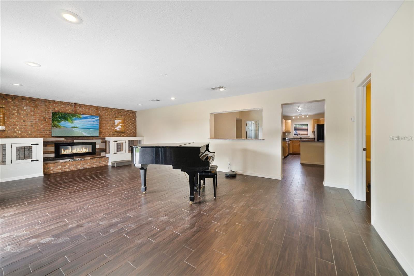 Image 25 of 40 For 33 Ortman Drive