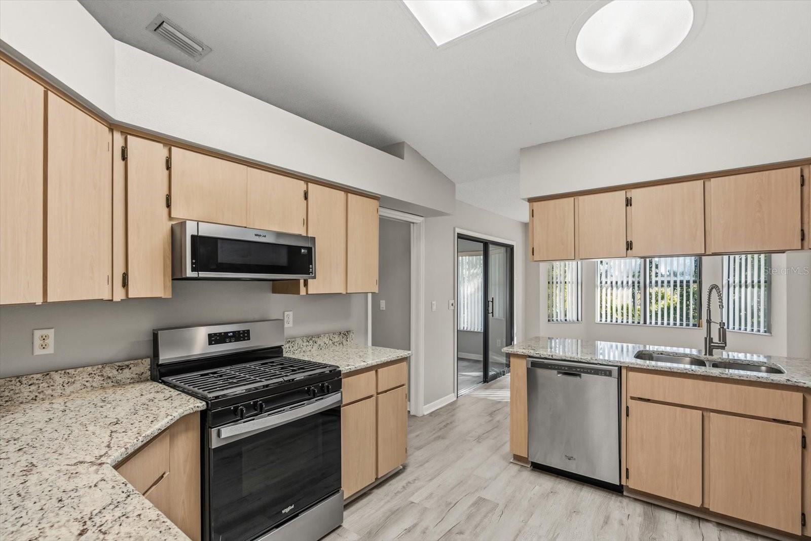 Image 4 of 32 For 6142 Wade Street