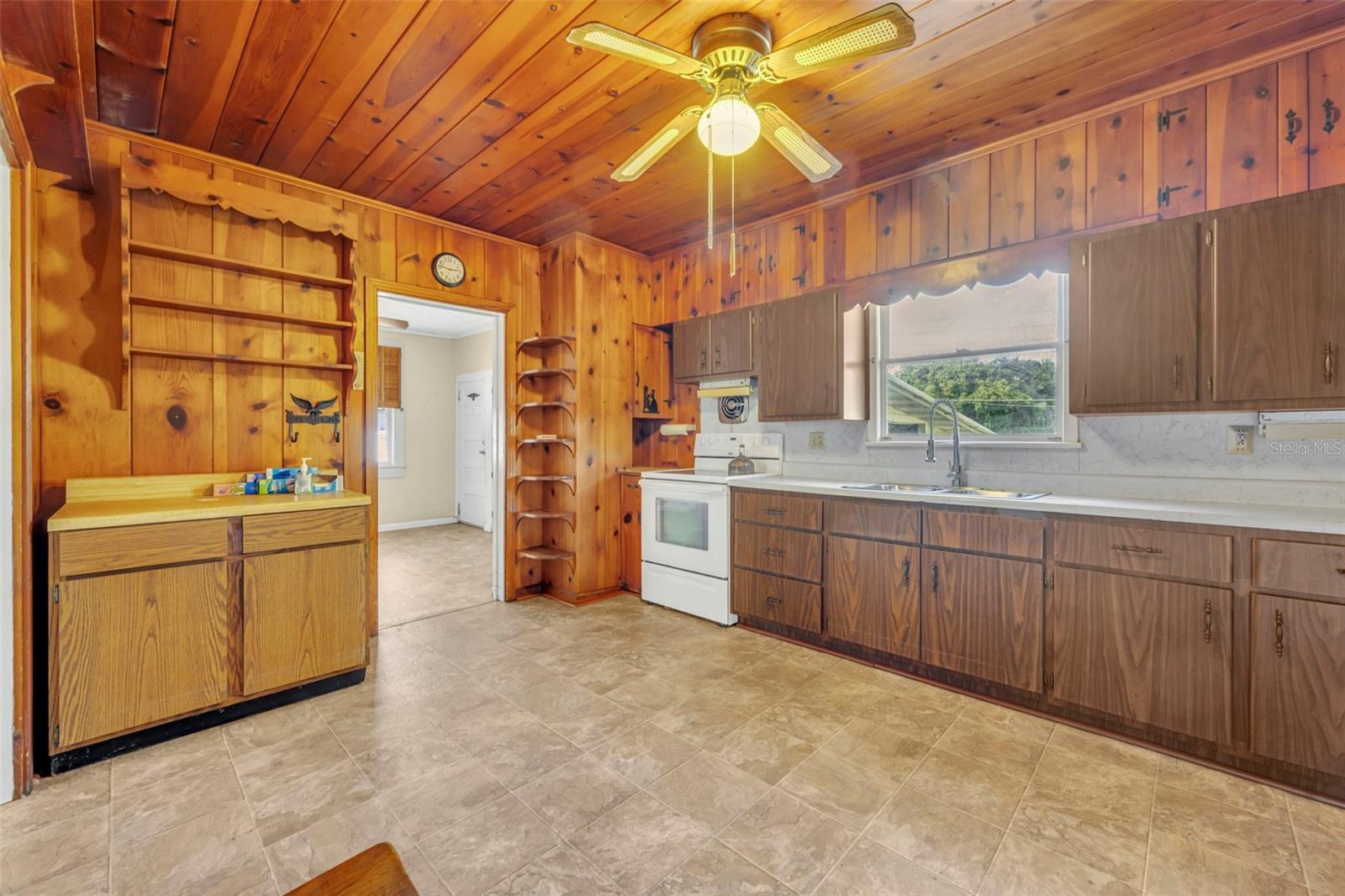 Image 10 of 31 For 207 Perkins Street