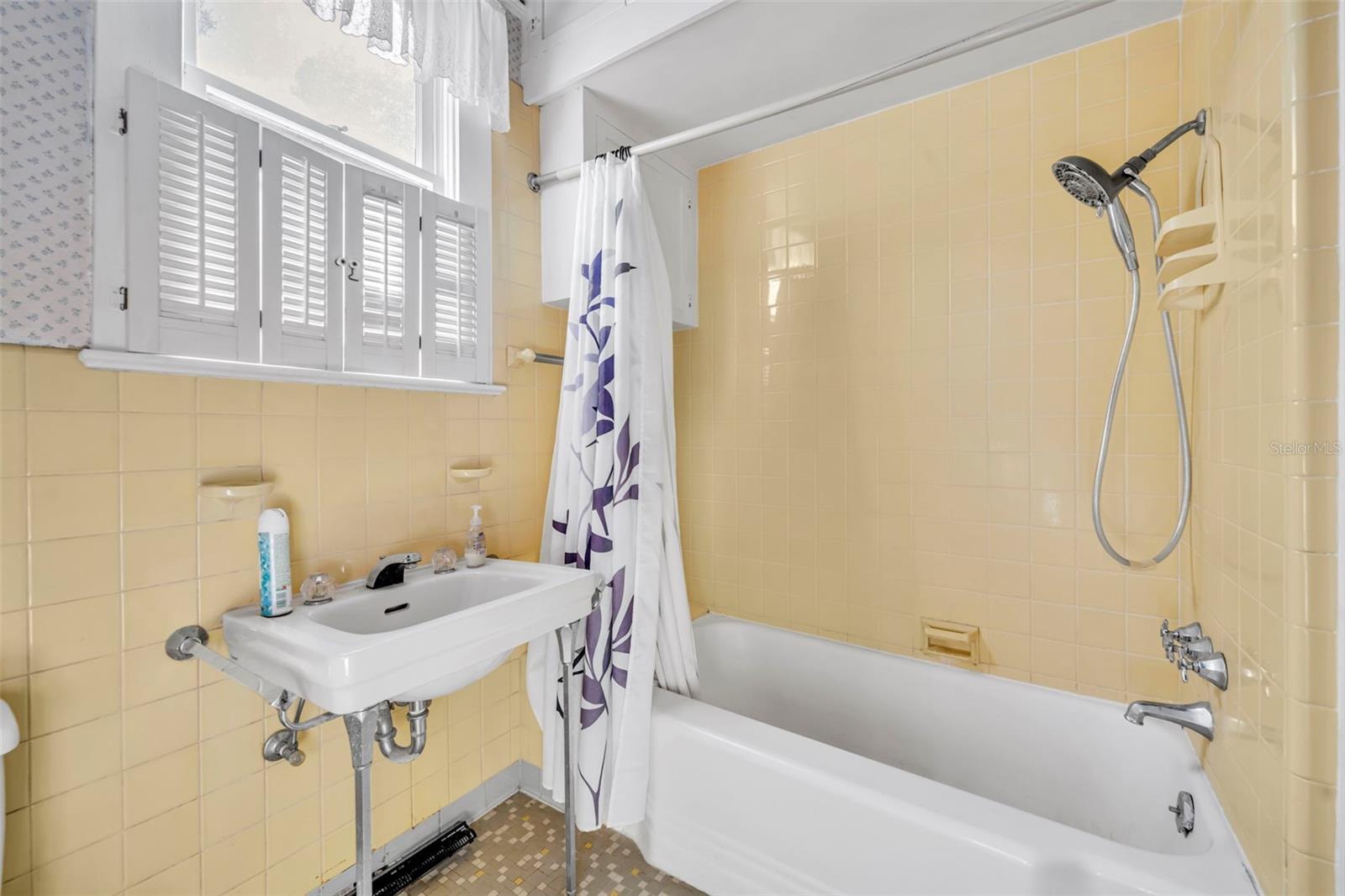 Image 12 of 31 For 207 Perkins Street