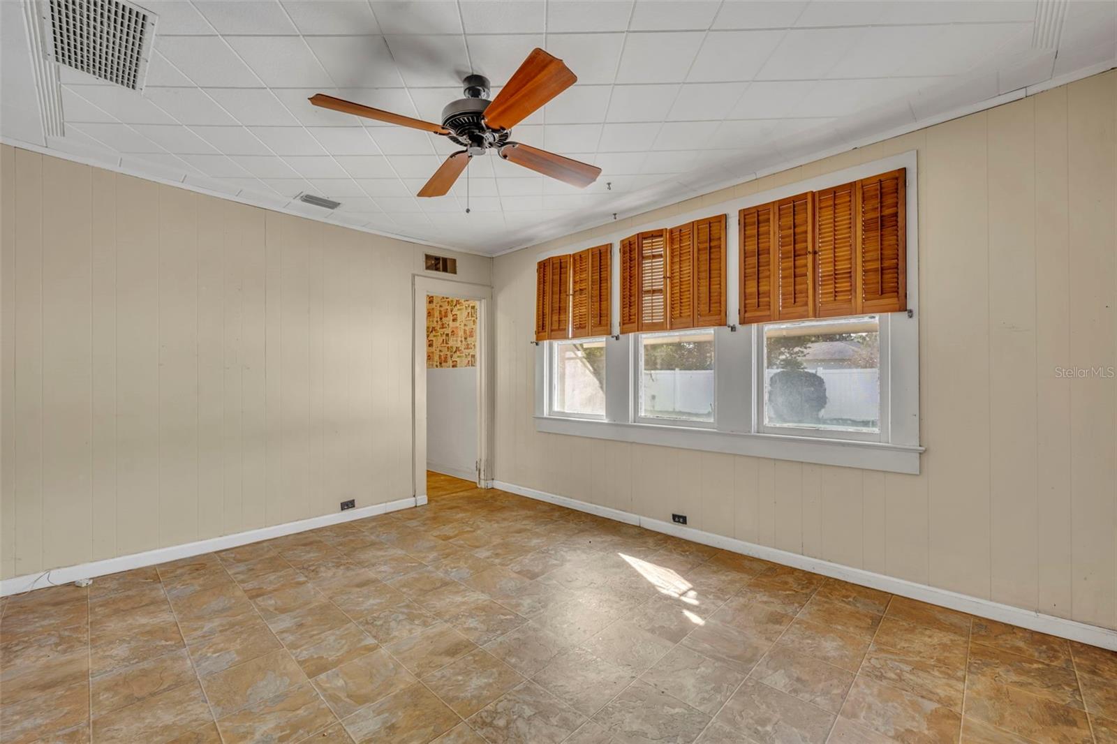 Image 15 of 31 For 207 Perkins Street