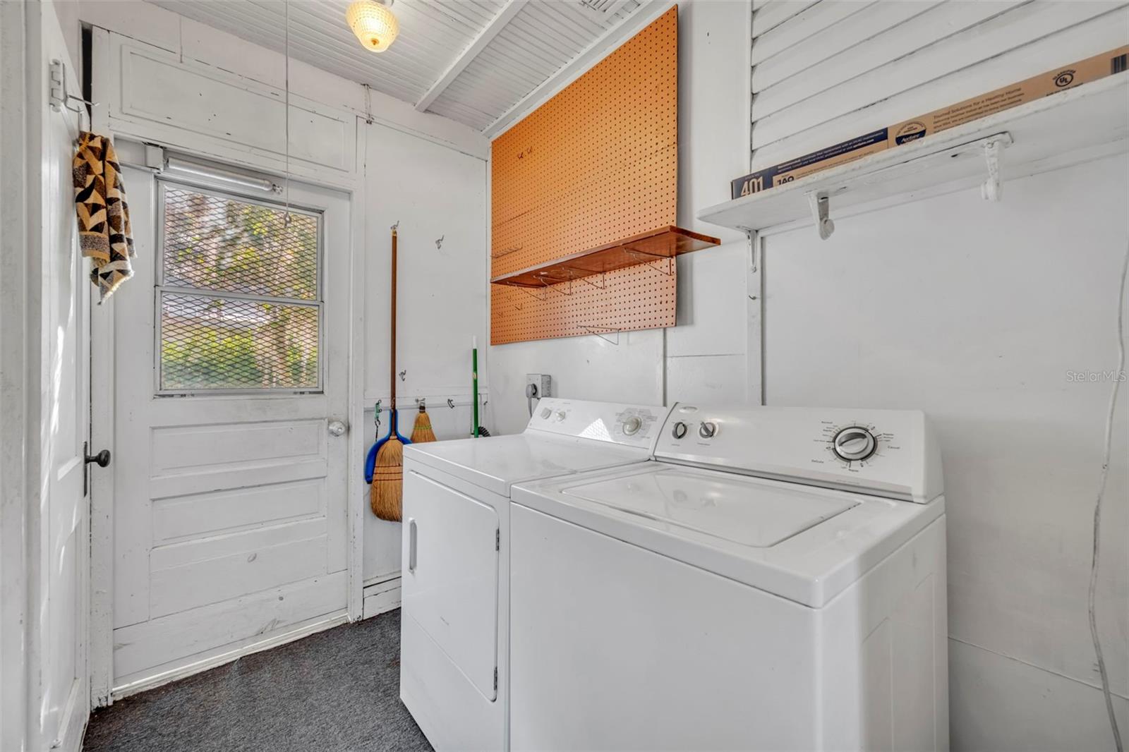 Image 18 of 31 For 207 Perkins Street