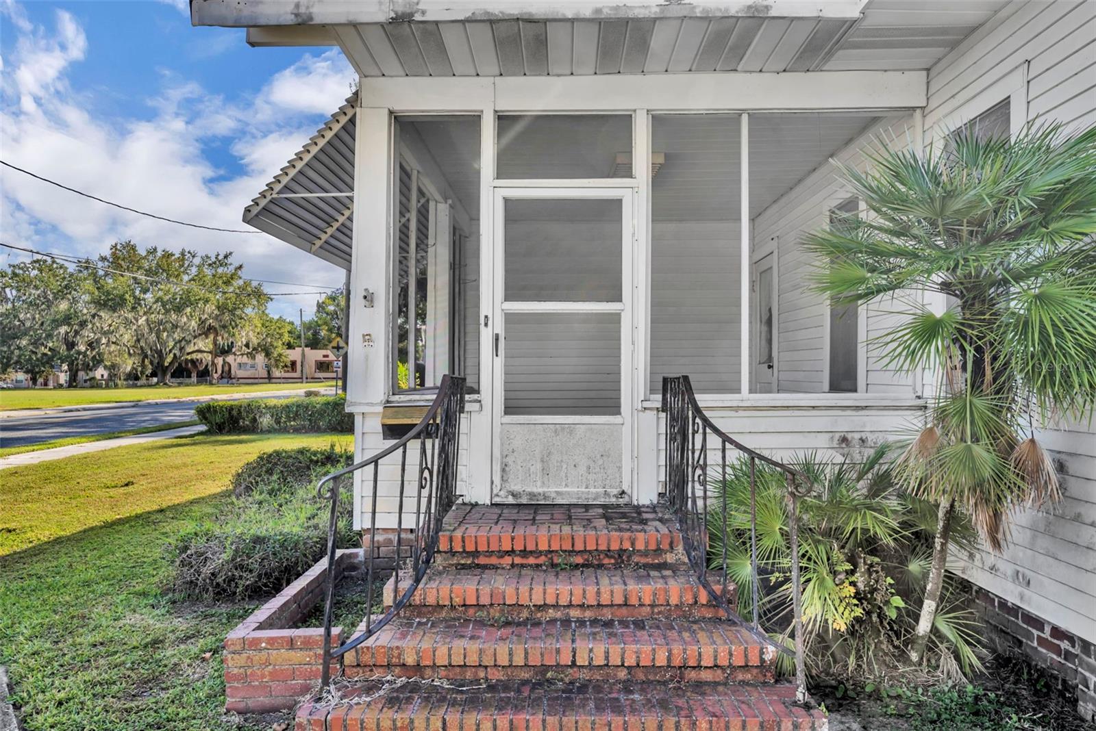 Image 2 of 31 For 207 Perkins Street