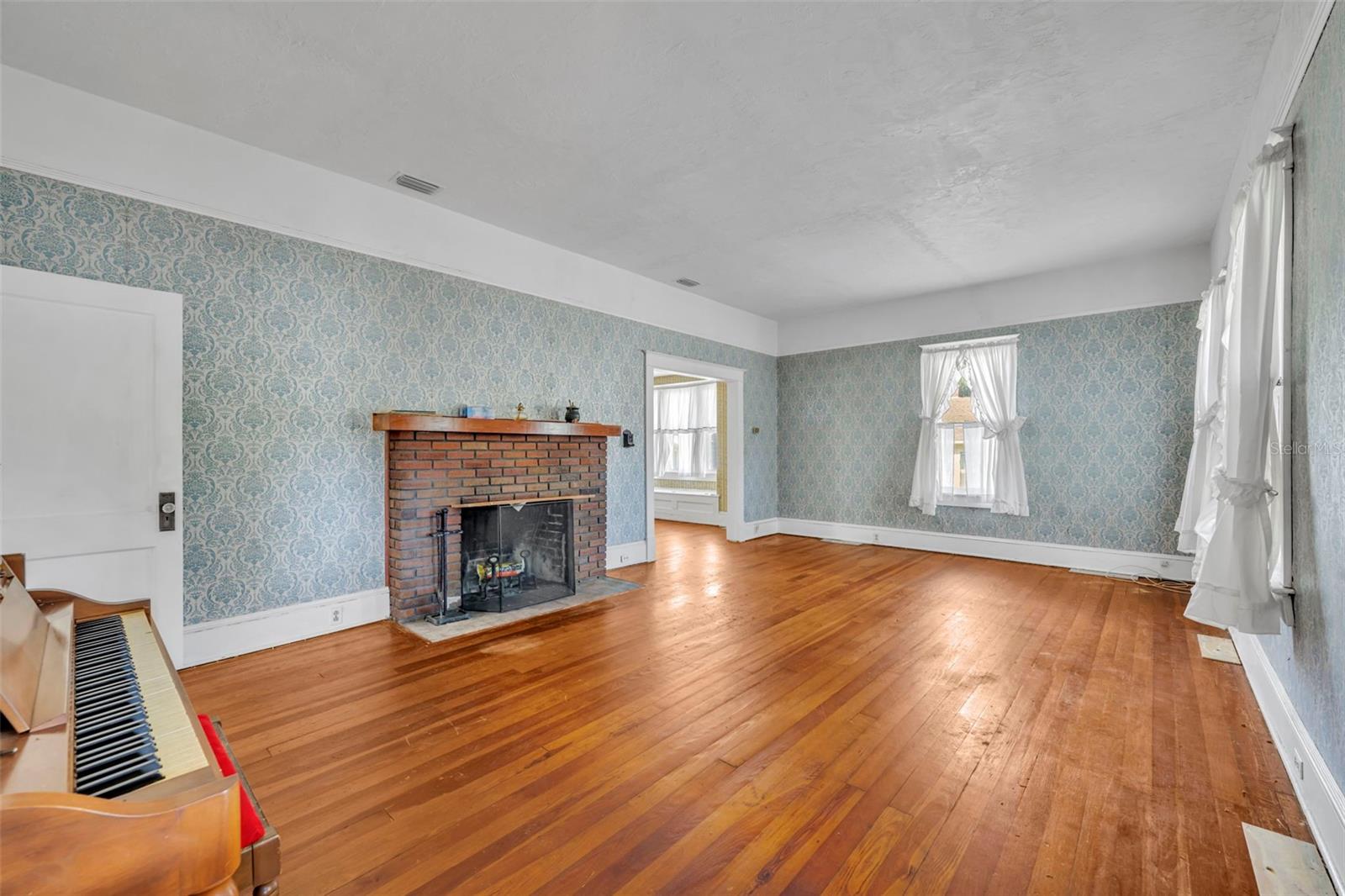 Image 5 of 31 For 207 Perkins Street