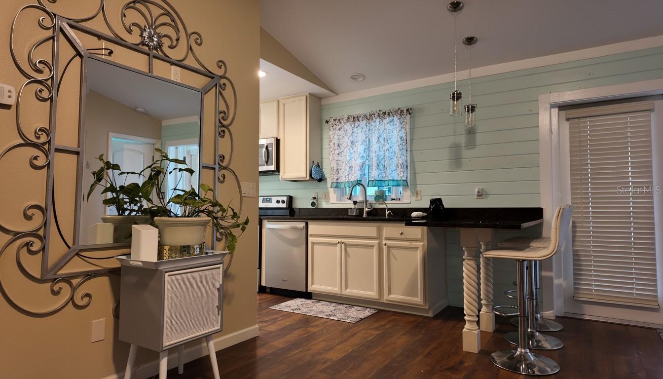 Image 4 of 18 For 4180 Pompano Road