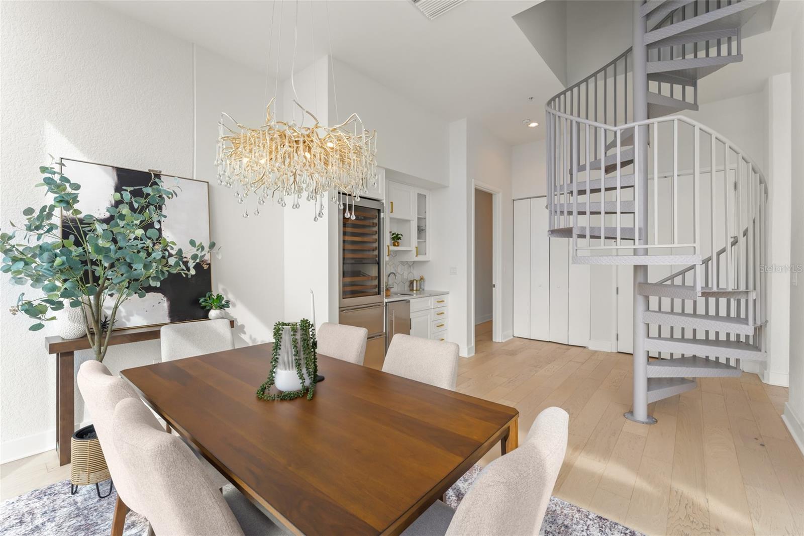 Image 14 of 58 For 150 Robinson Street 3504