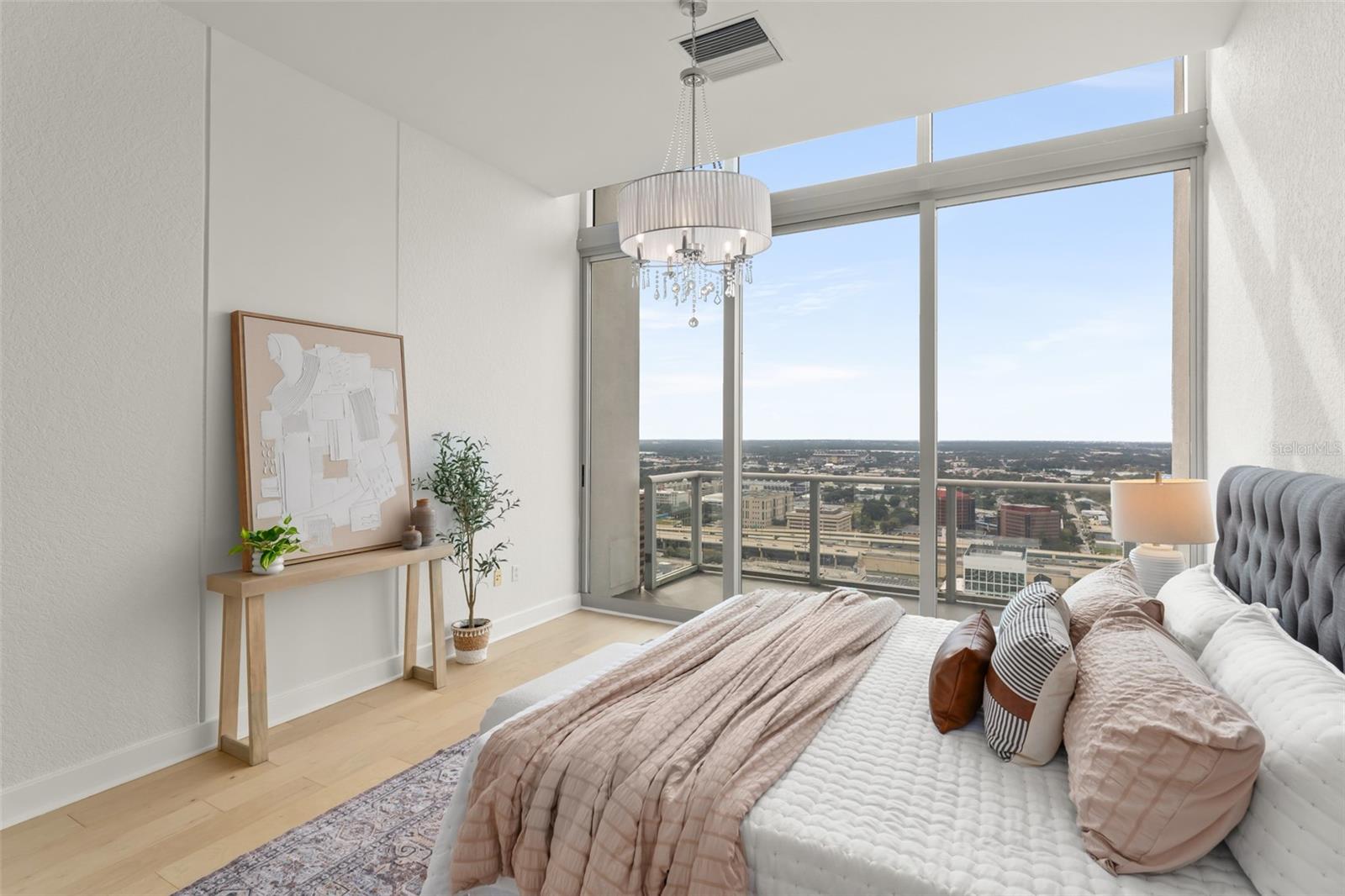 Image 17 of 58 For 150 Robinson Street 3504