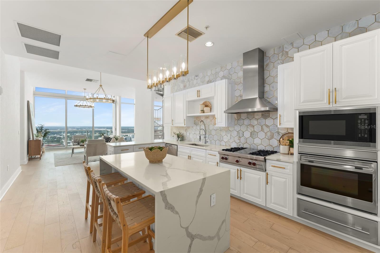 Image 2 of 58 For 150 Robinson Street 3504