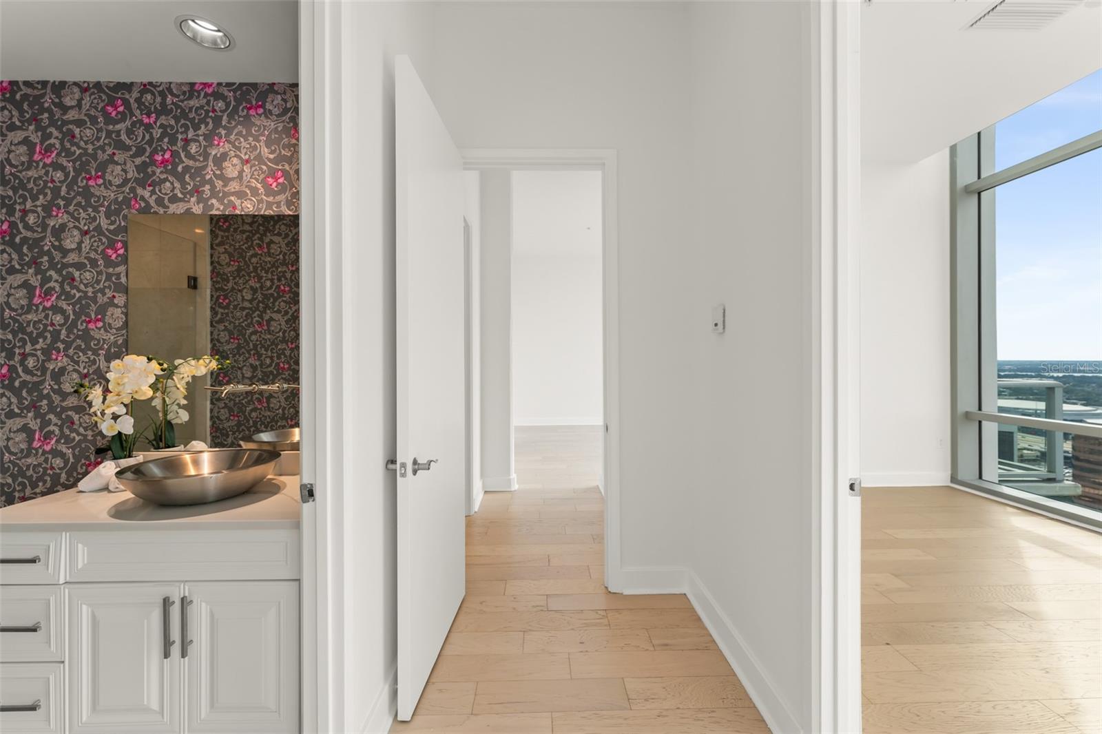 Image 27 of 58 For 150 Robinson Street 3504