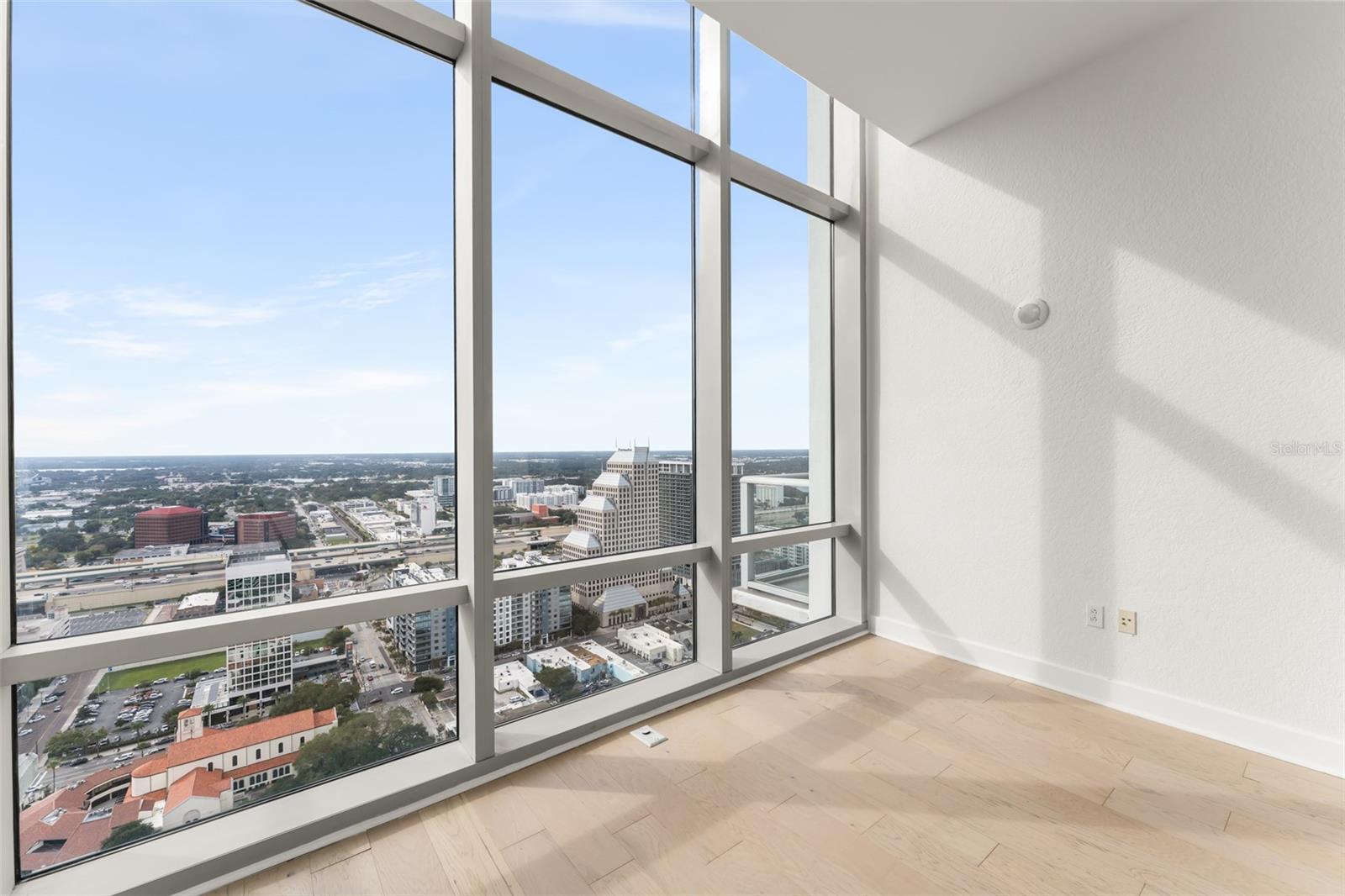 Image 29 of 58 For 150 Robinson Street 3504