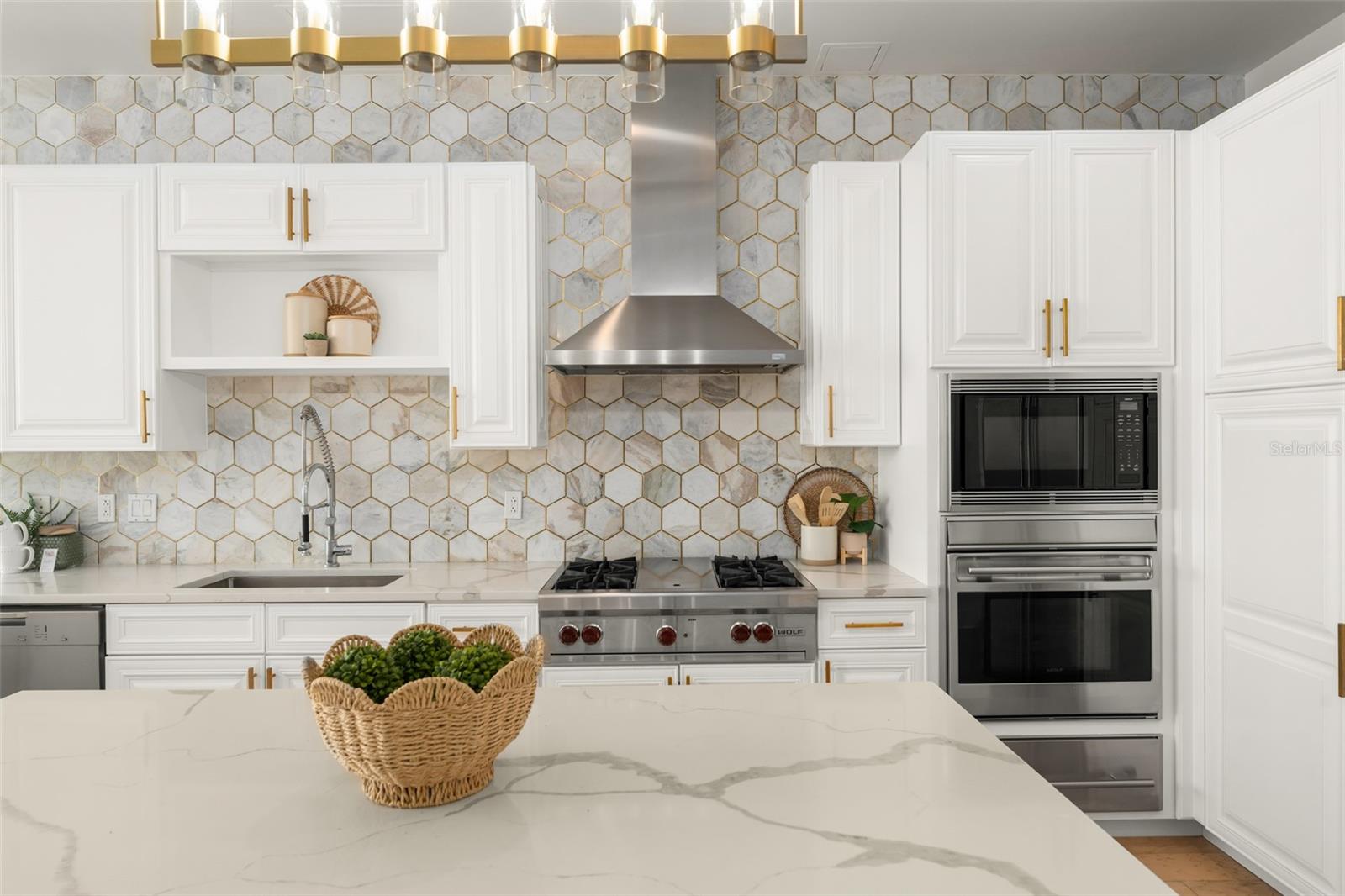 Image 3 of 58 For 150 Robinson Street 3504