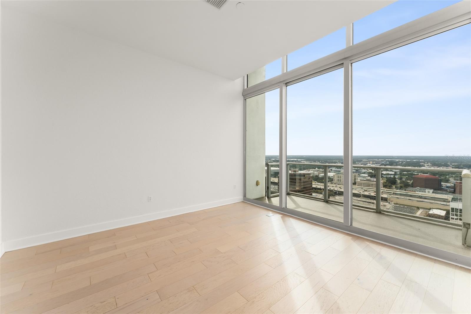 Image 31 of 58 For 150 Robinson Street 3504