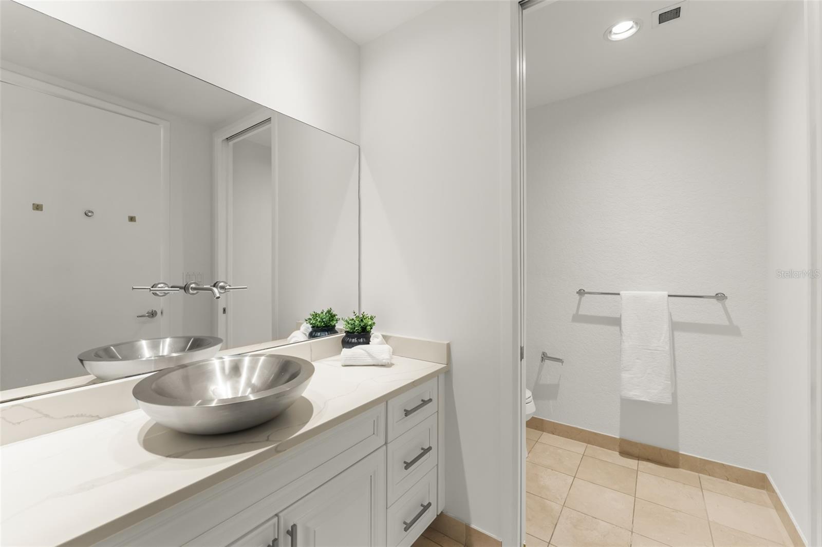 Image 35 of 58 For 150 Robinson Street 3504