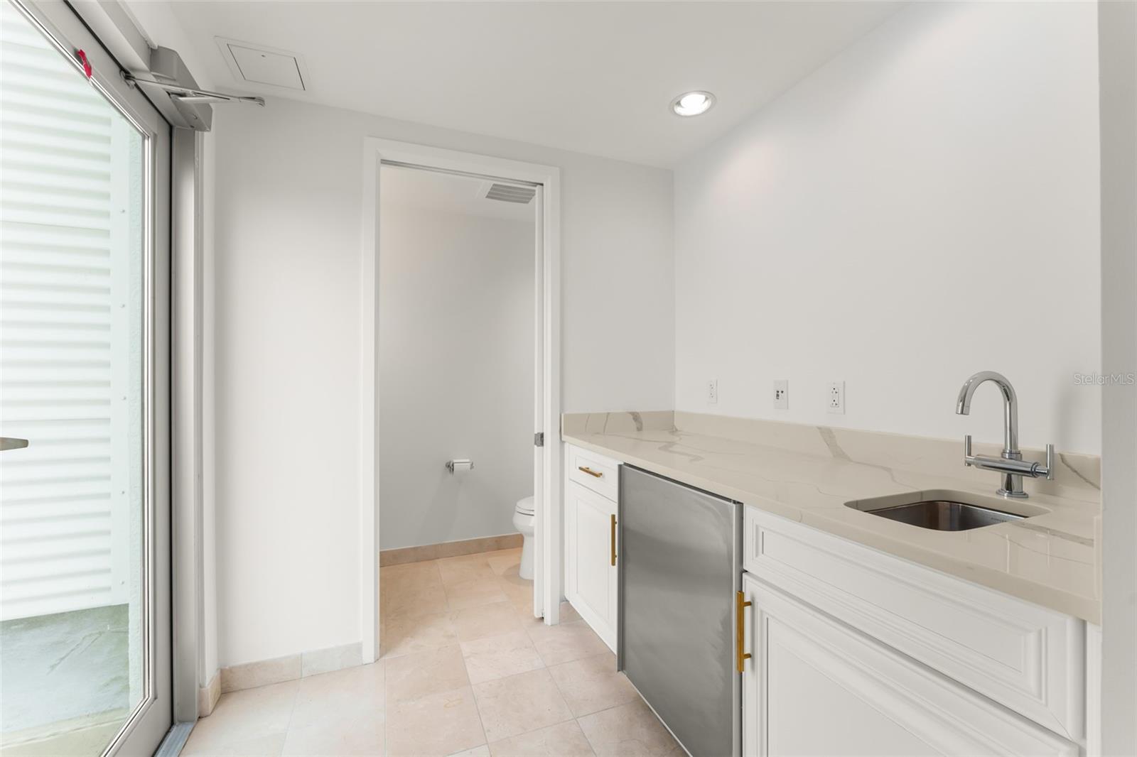 Image 36 of 58 For 150 Robinson Street 3504