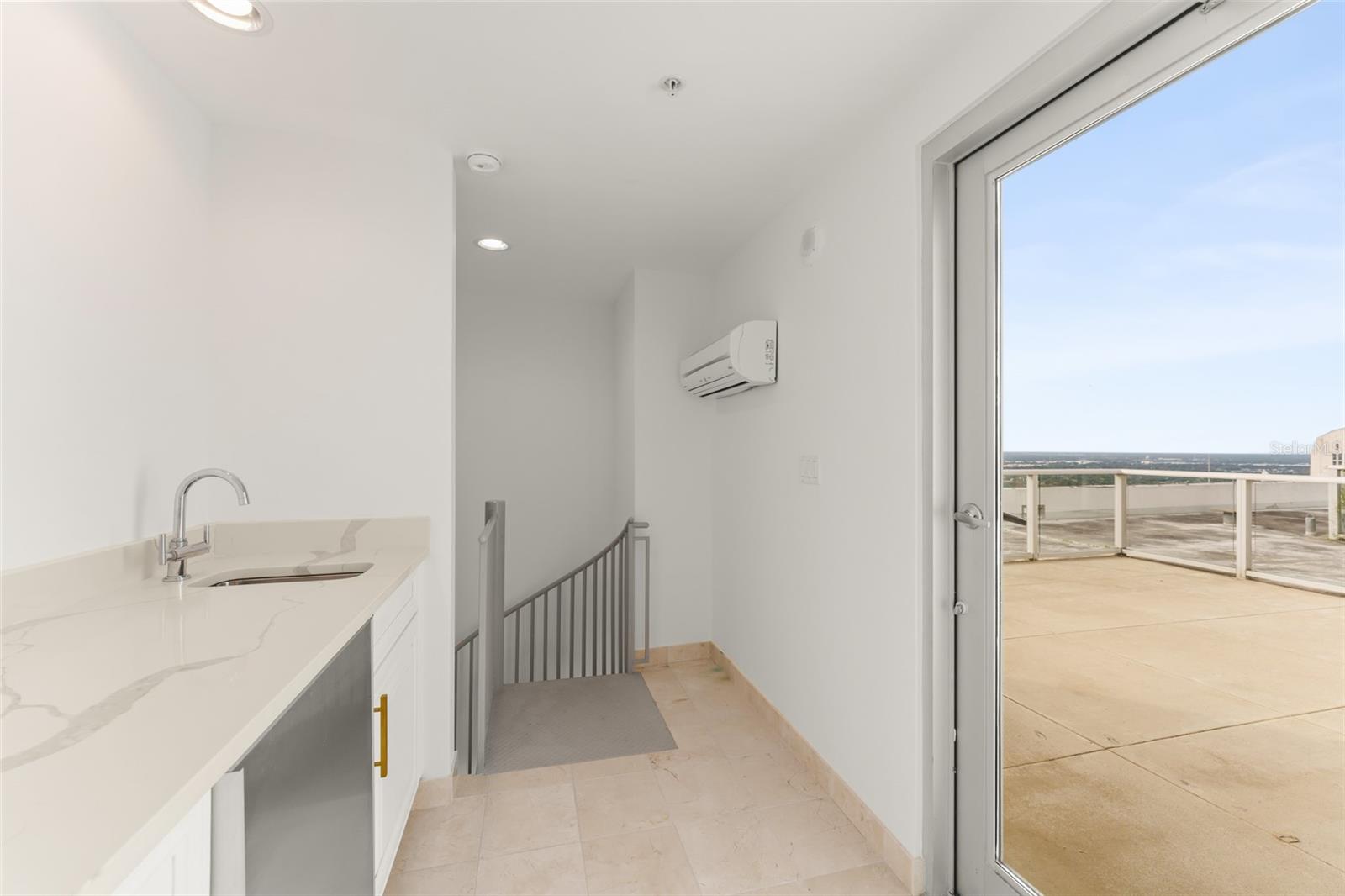 Image 38 of 58 For 150 Robinson Street 3504