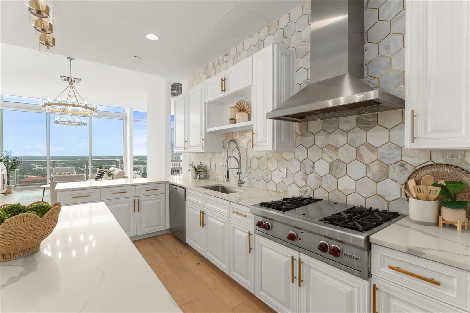 Image 4 of 58 For 150 Robinson Street 3504