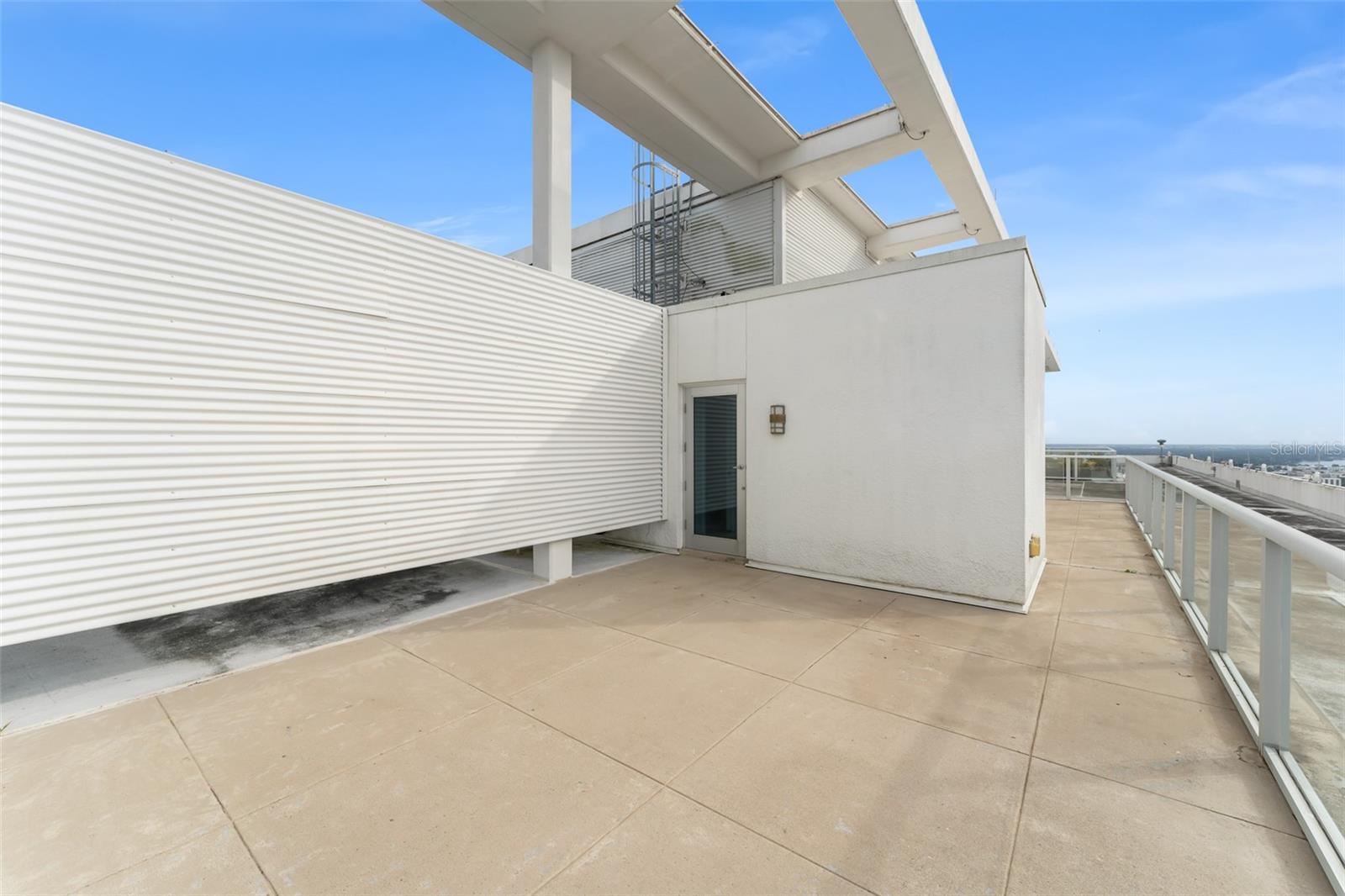 Image 40 of 58 For 150 Robinson Street 3504