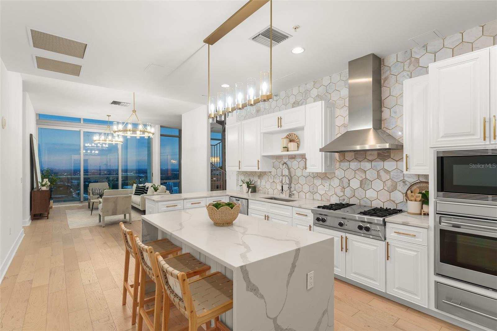 Image 43 of 58 For 150 Robinson Street 3504