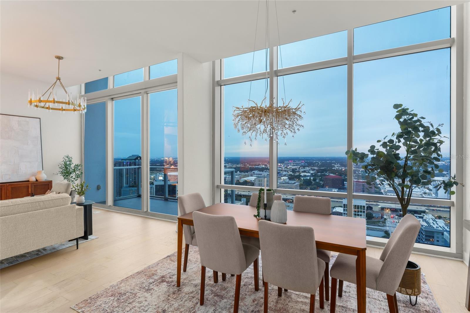 Image 46 of 58 For 150 Robinson Street 3504