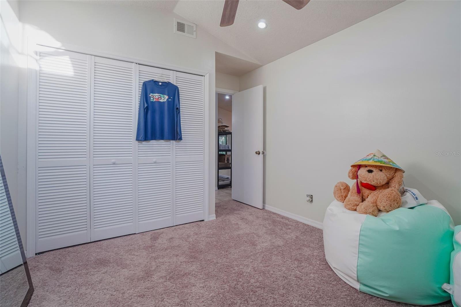 Image 17 of 23 For 137 River Chase Drive