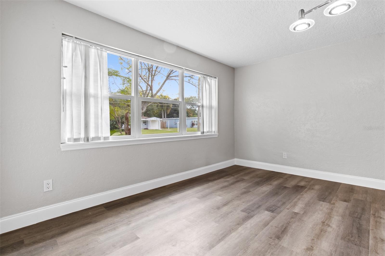 Image 6 of 24 For 150 Lynbrook Drive