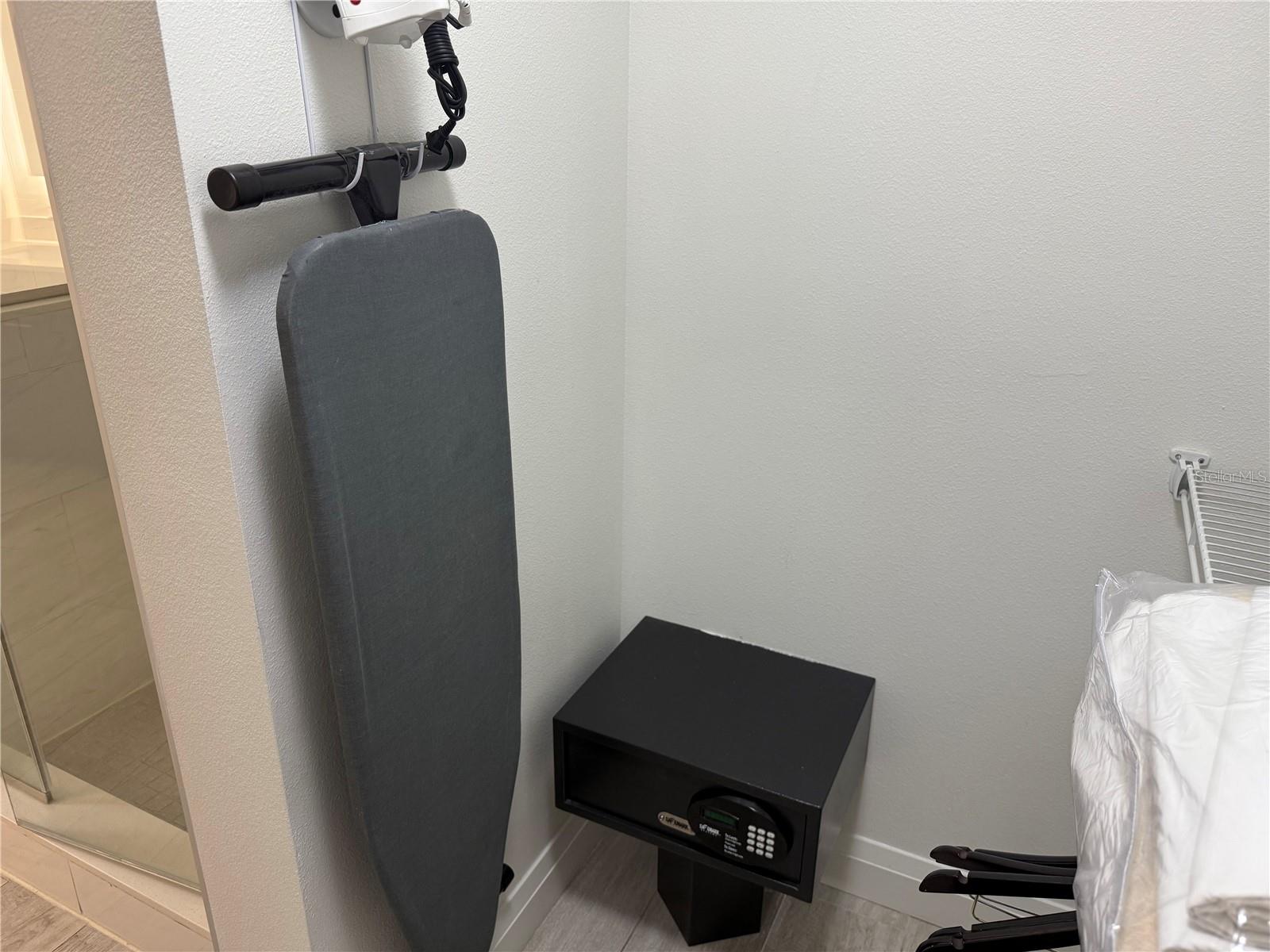 Image 30 of 57 For 14501 Grove Resort Avenue 3712