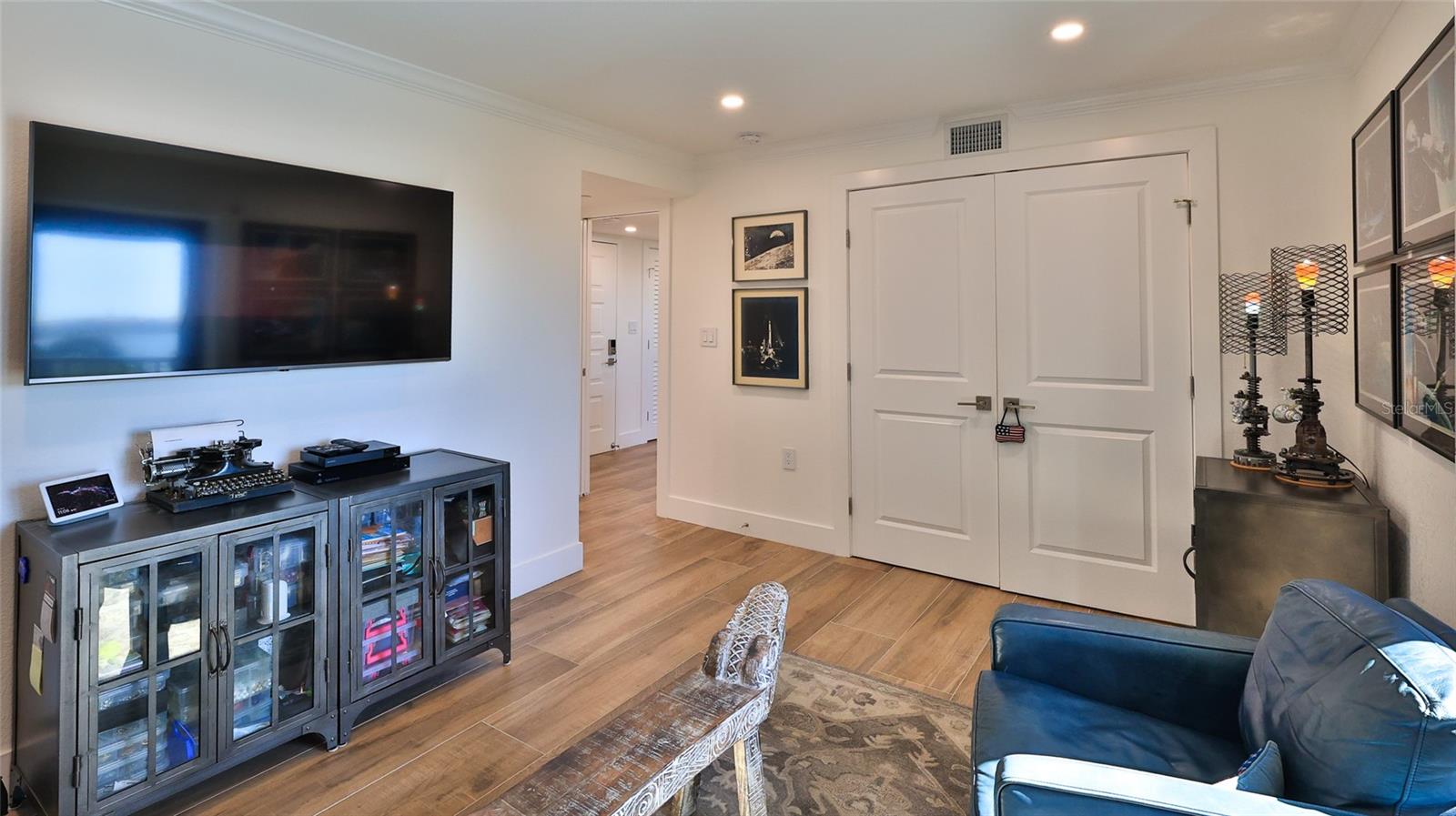 Image 27 of 75 For 501 Causeway  3070