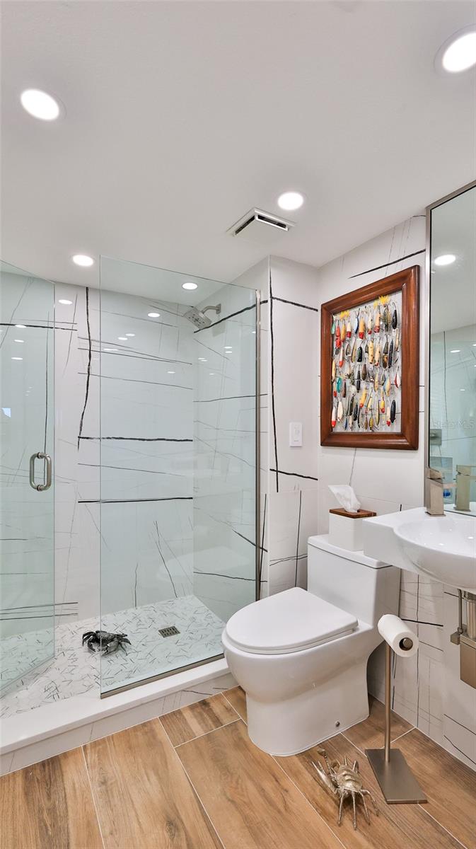 Image 31 of 75 For 501 Causeway  3070