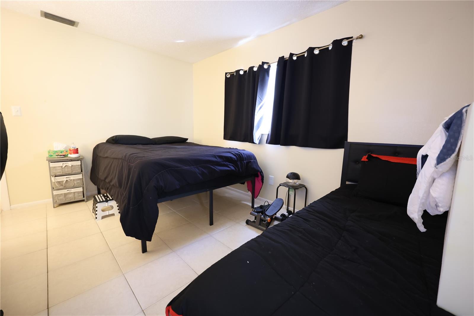 Image 13 of 21 For 566-568 Land Avenue