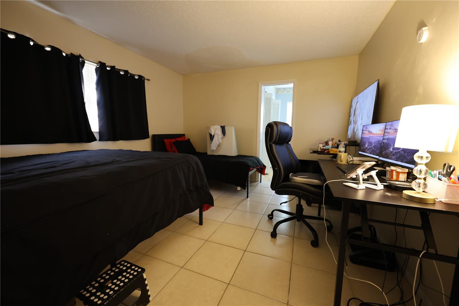 Image 14 of 21 For 566-568 Land Avenue