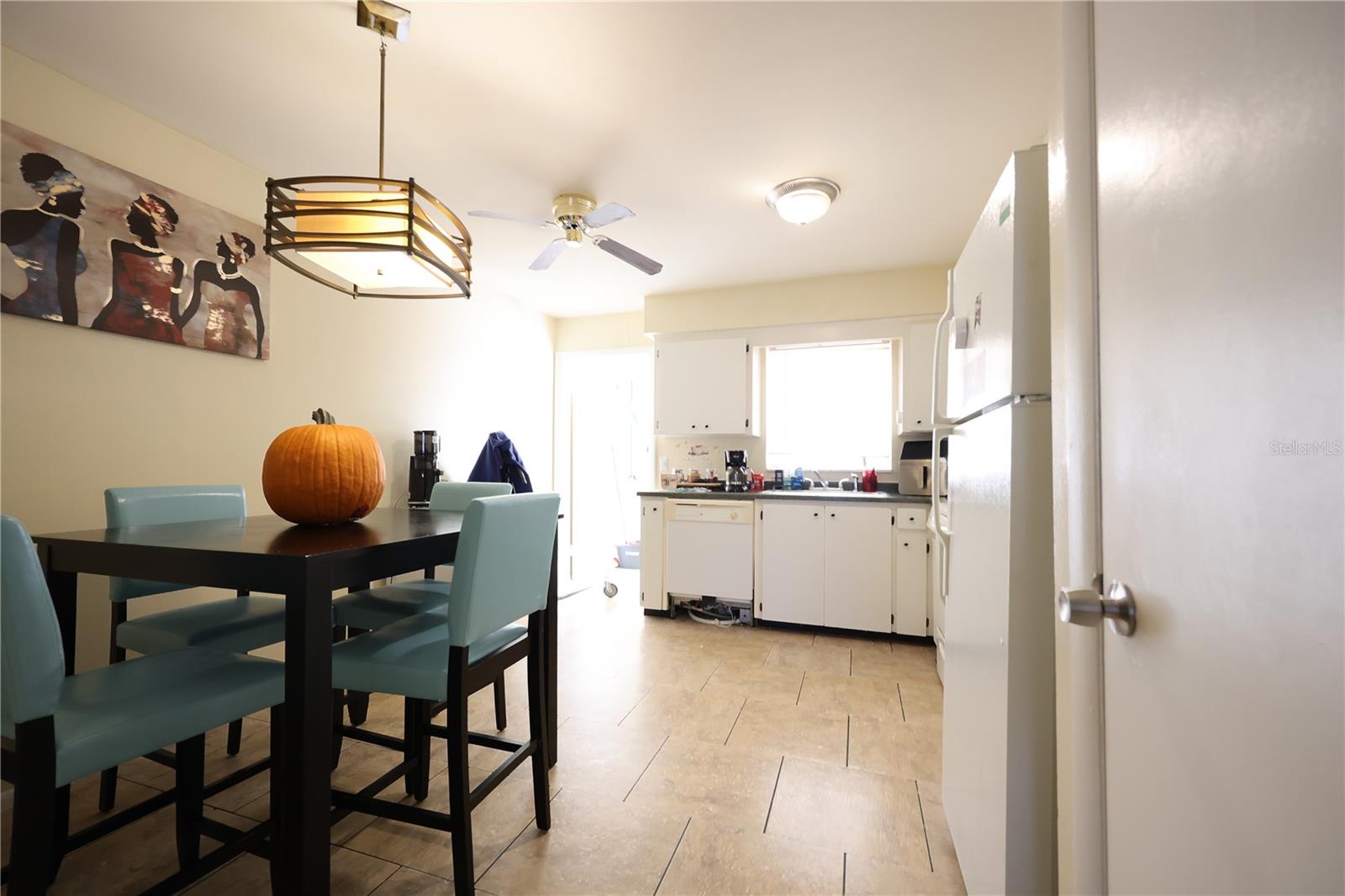 Image 17 of 21 For 566-568 Land Avenue