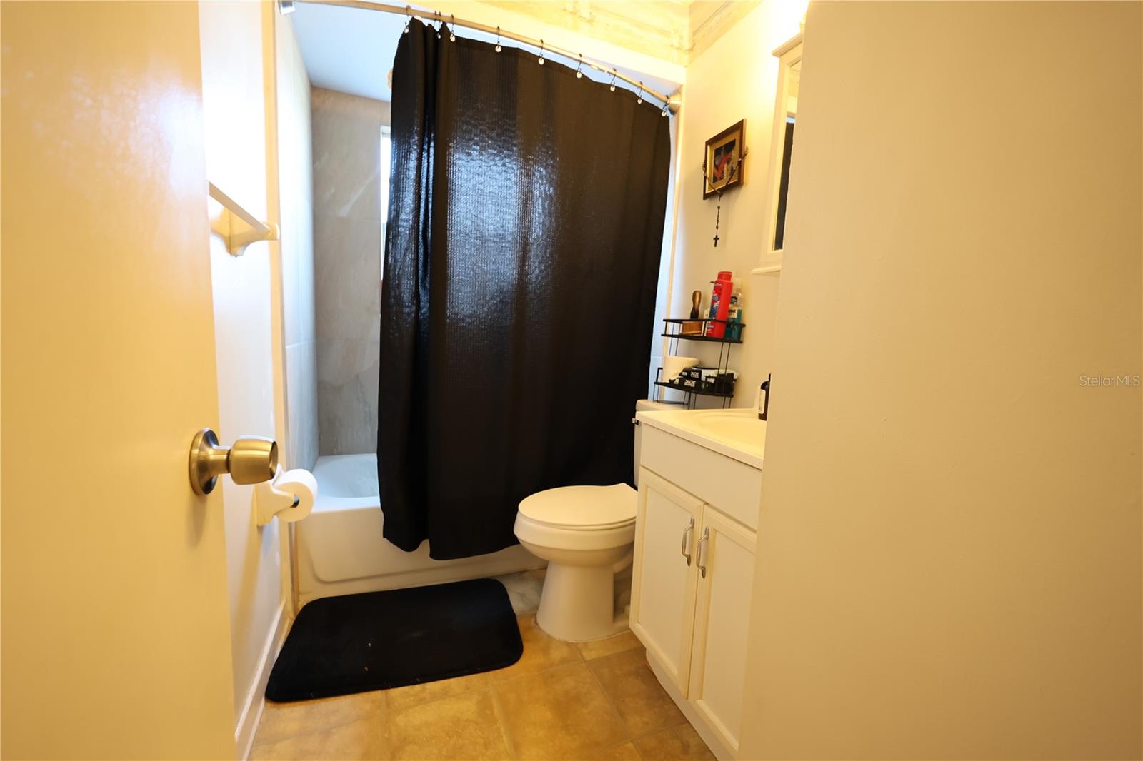 Image 4 of 21 For 566-568 Land Avenue