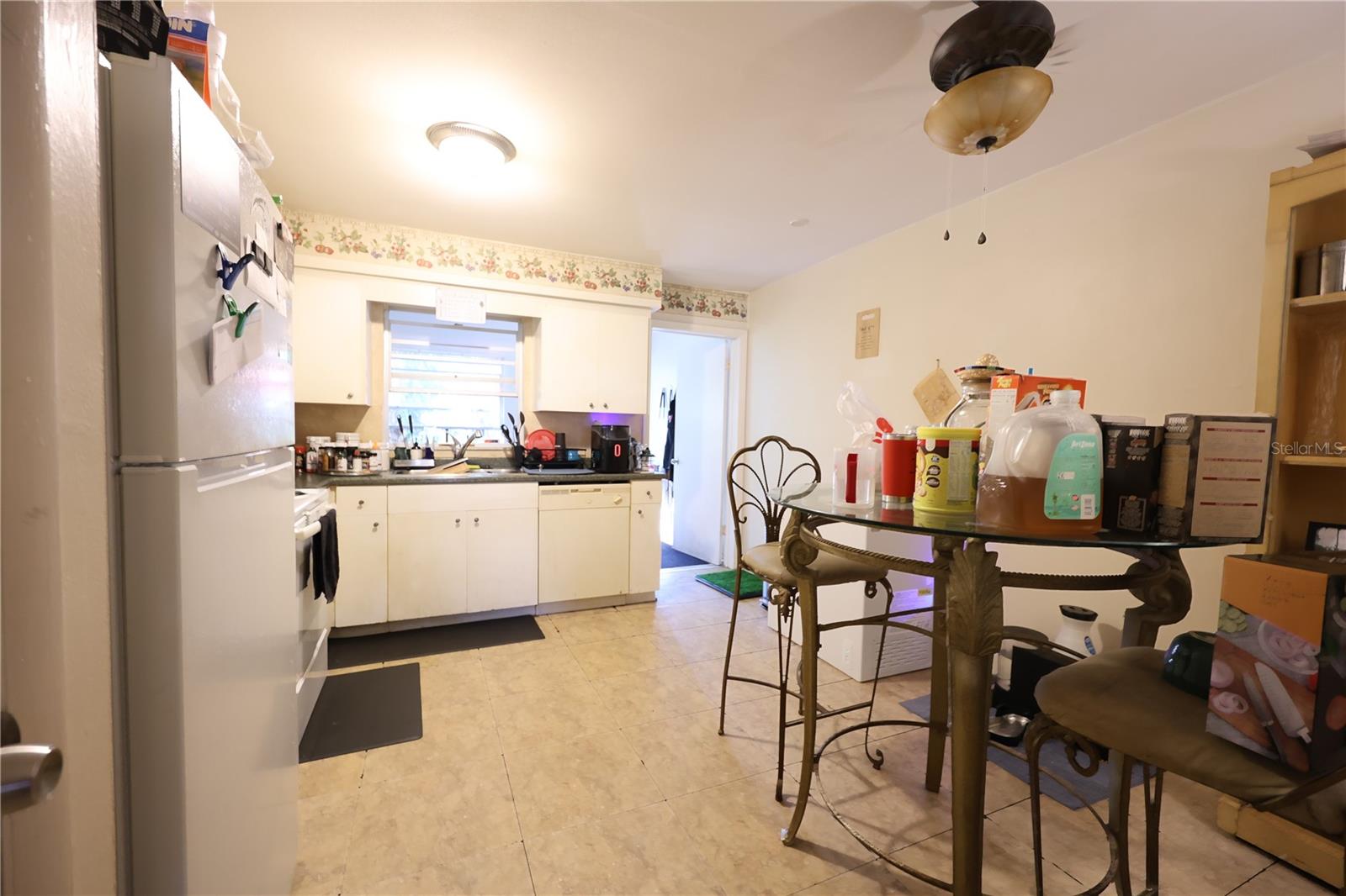 Image 9 of 21 For 566-568 Land Avenue