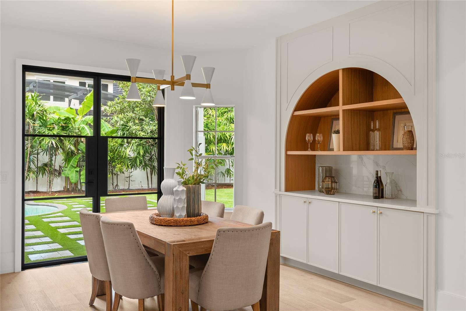 Image 10 of 64 For 1885 Temple Drive