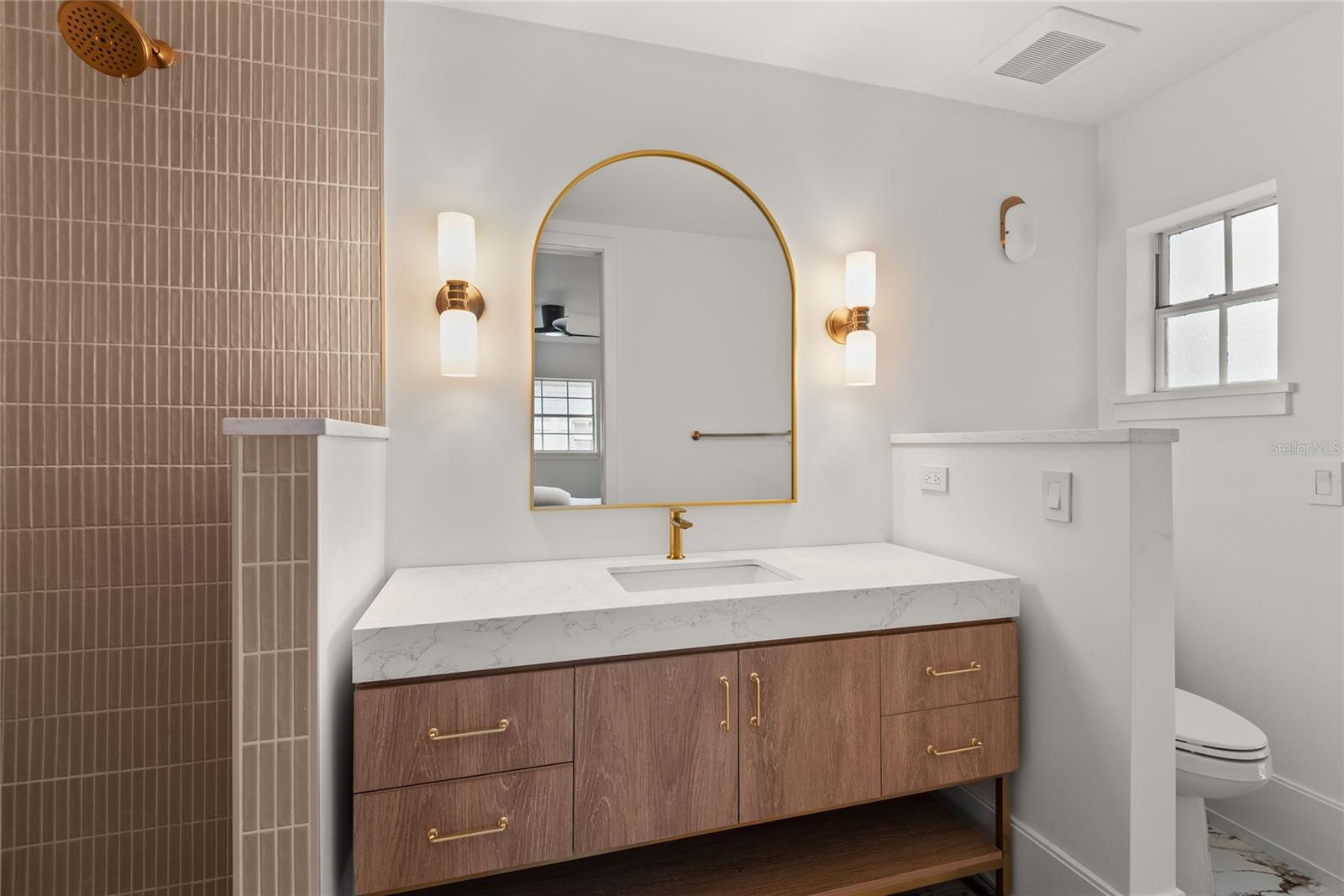 Image 32 of 64 For 1885 Temple Drive