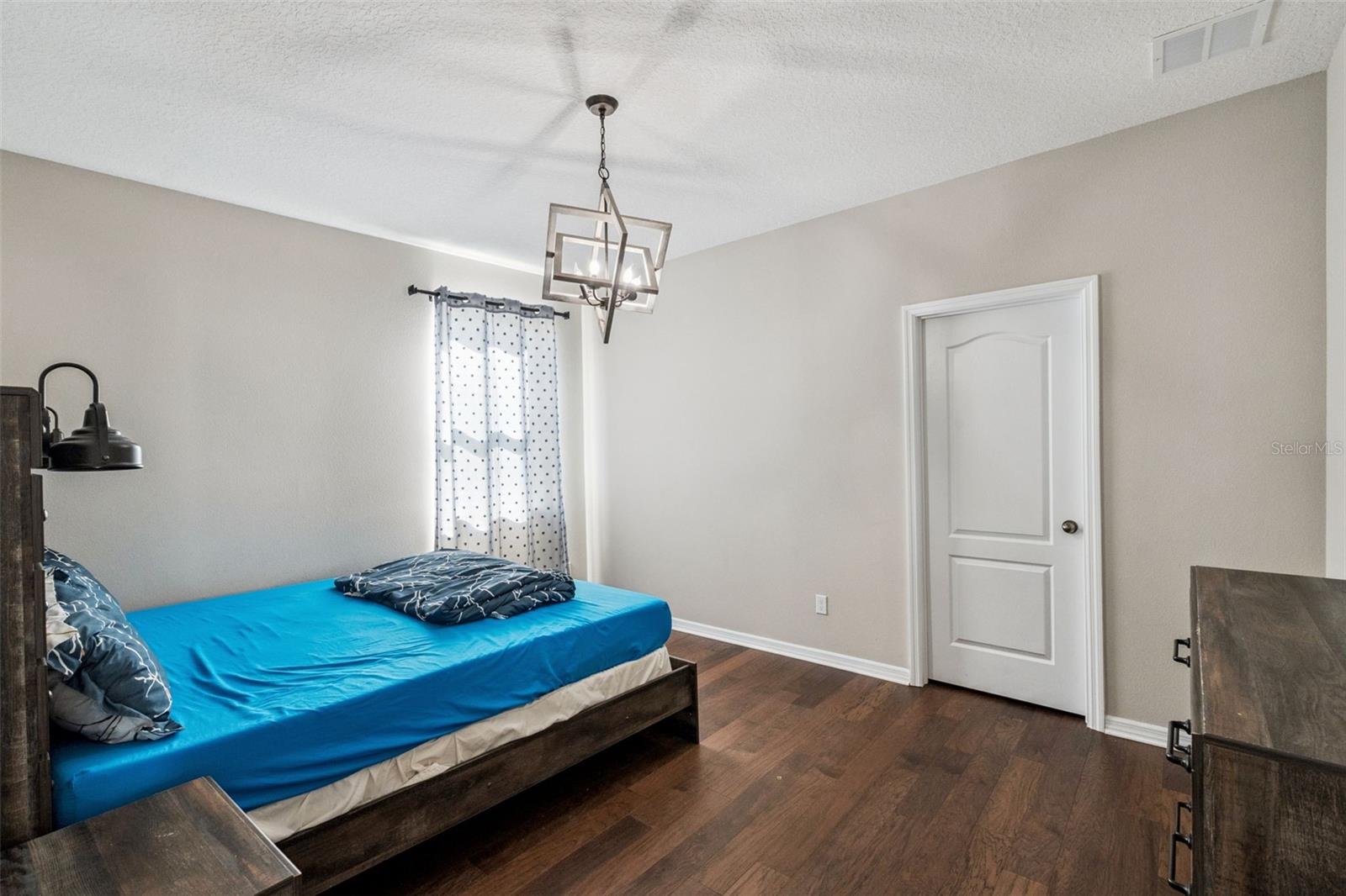 Image 27 of 58 For 1457 Paget Cove