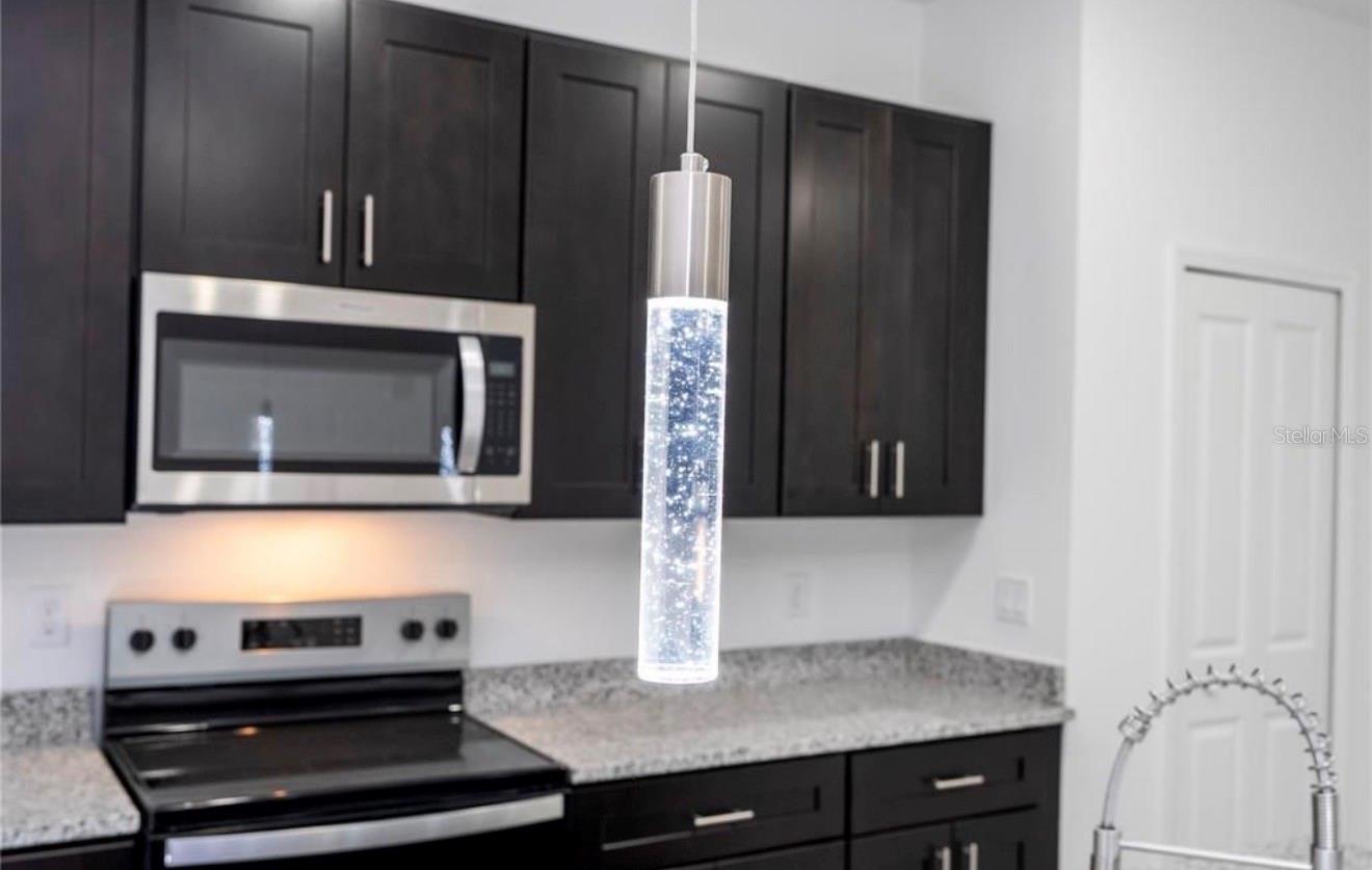 Listing photo id 9 for 3812 Eunice Drive