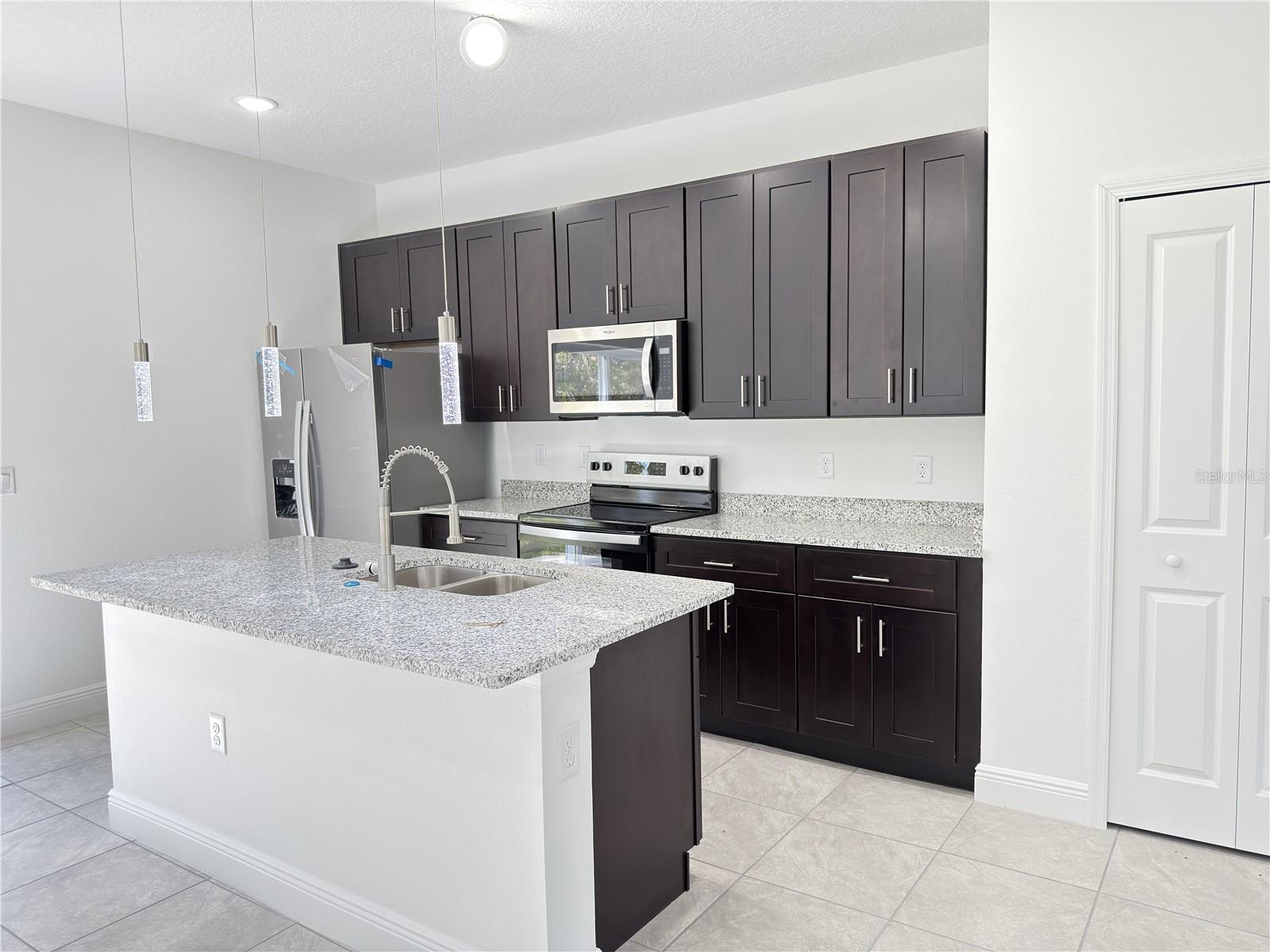 Listing photo id 11 for 3812 Eunice Drive