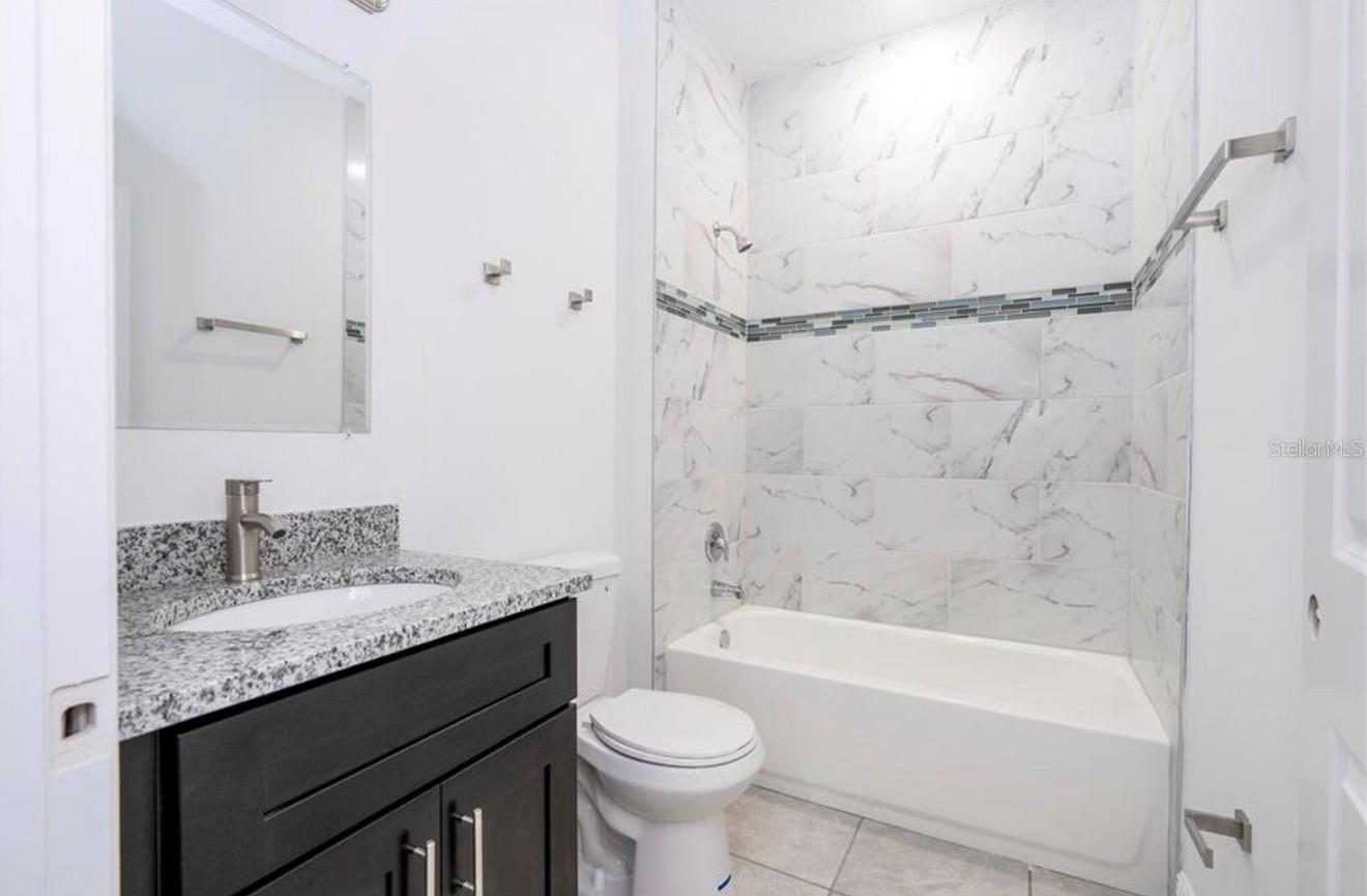 Listing photo id 18 for 3812 Eunice Drive