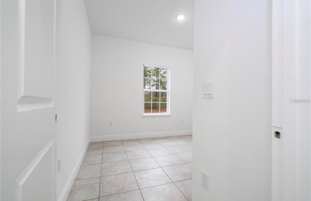 Listing photo id 21 for 3812 Eunice Drive