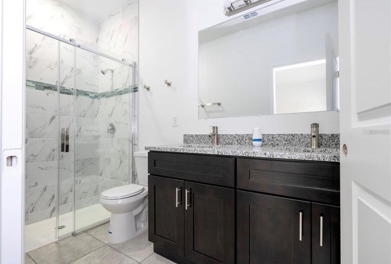 Listing photo id 34 for 3812 Eunice Drive