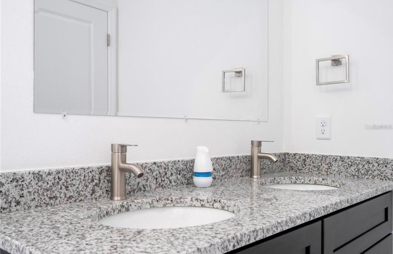 Listing photo id 37 for 3812 Eunice Drive