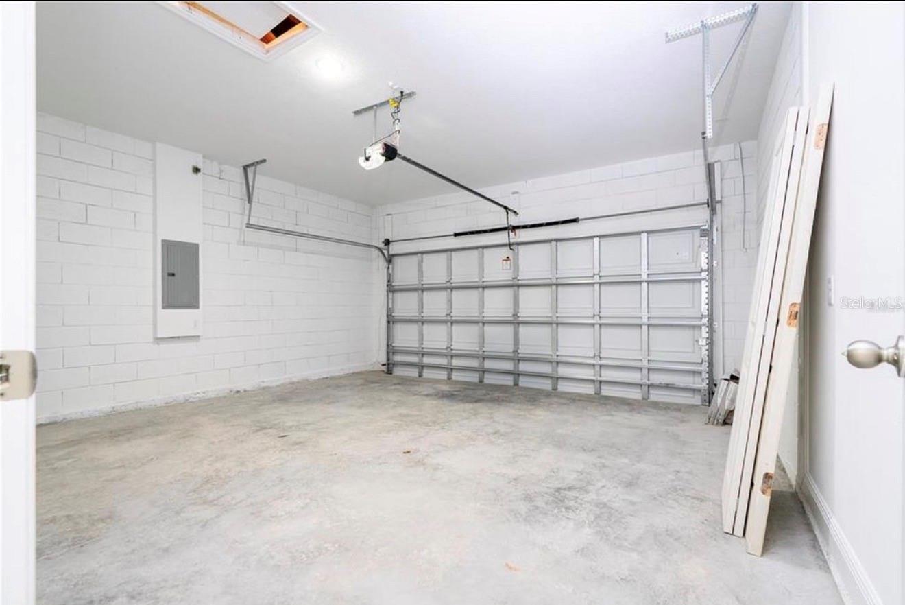 Listing photo id 39 for 3812 Eunice Drive