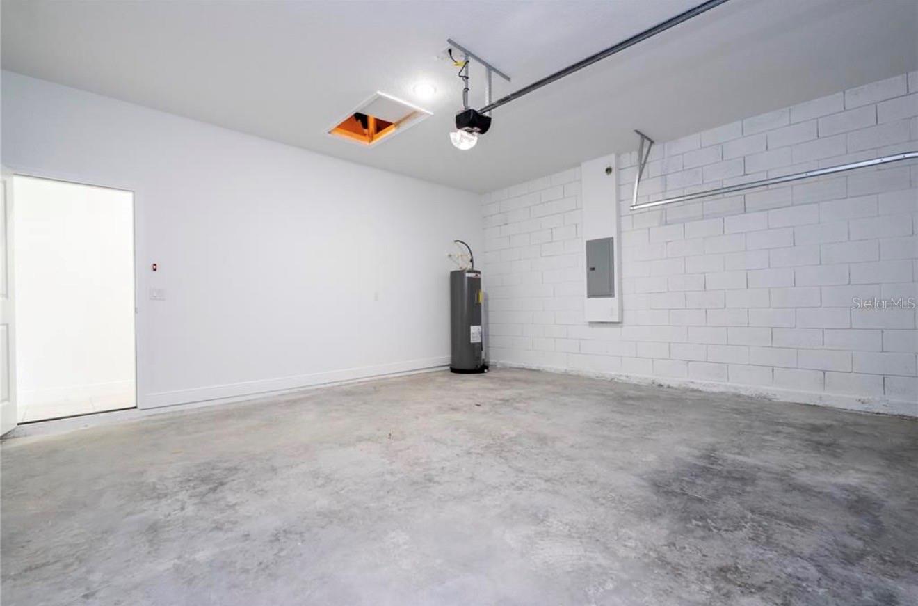 Listing photo id 40 for 3812 Eunice Drive