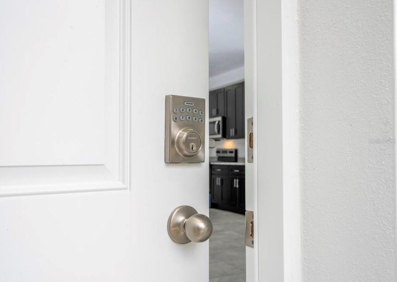 Listing photo id 5 for 3812 Eunice Drive