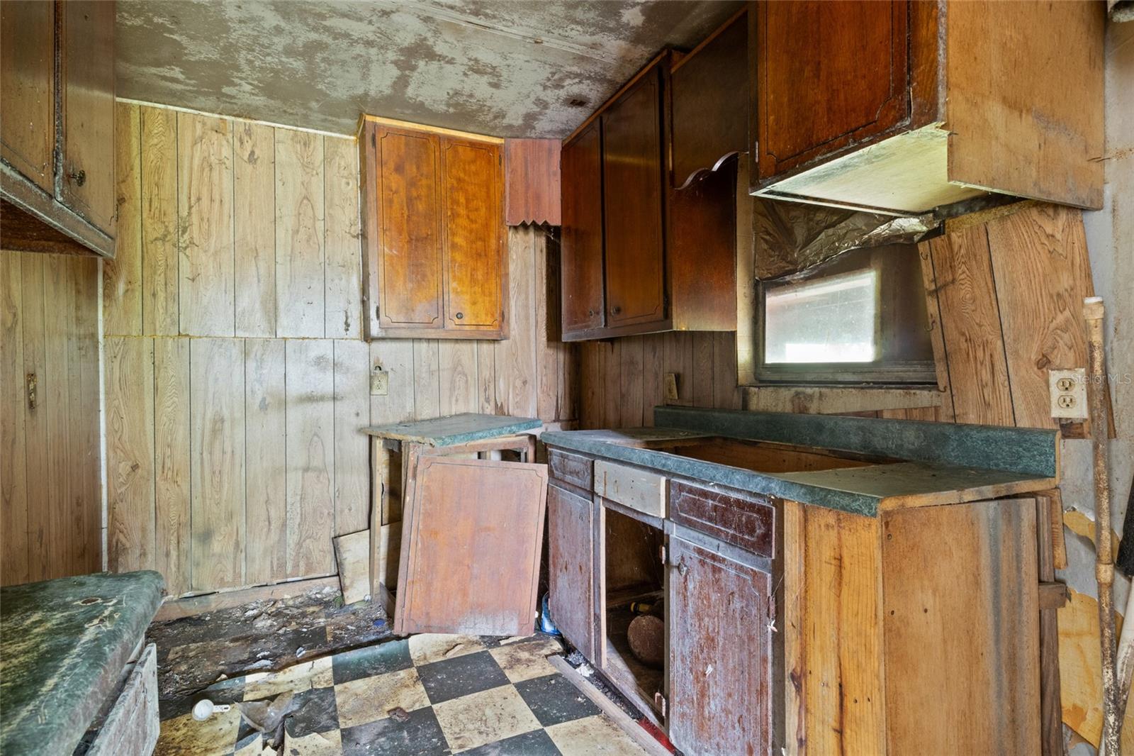 Image 17 of 54 For 465 Hazzard Lane