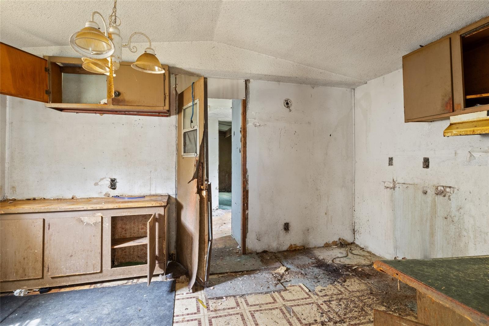 Image 23 of 54 For 465 Hazzard Lane